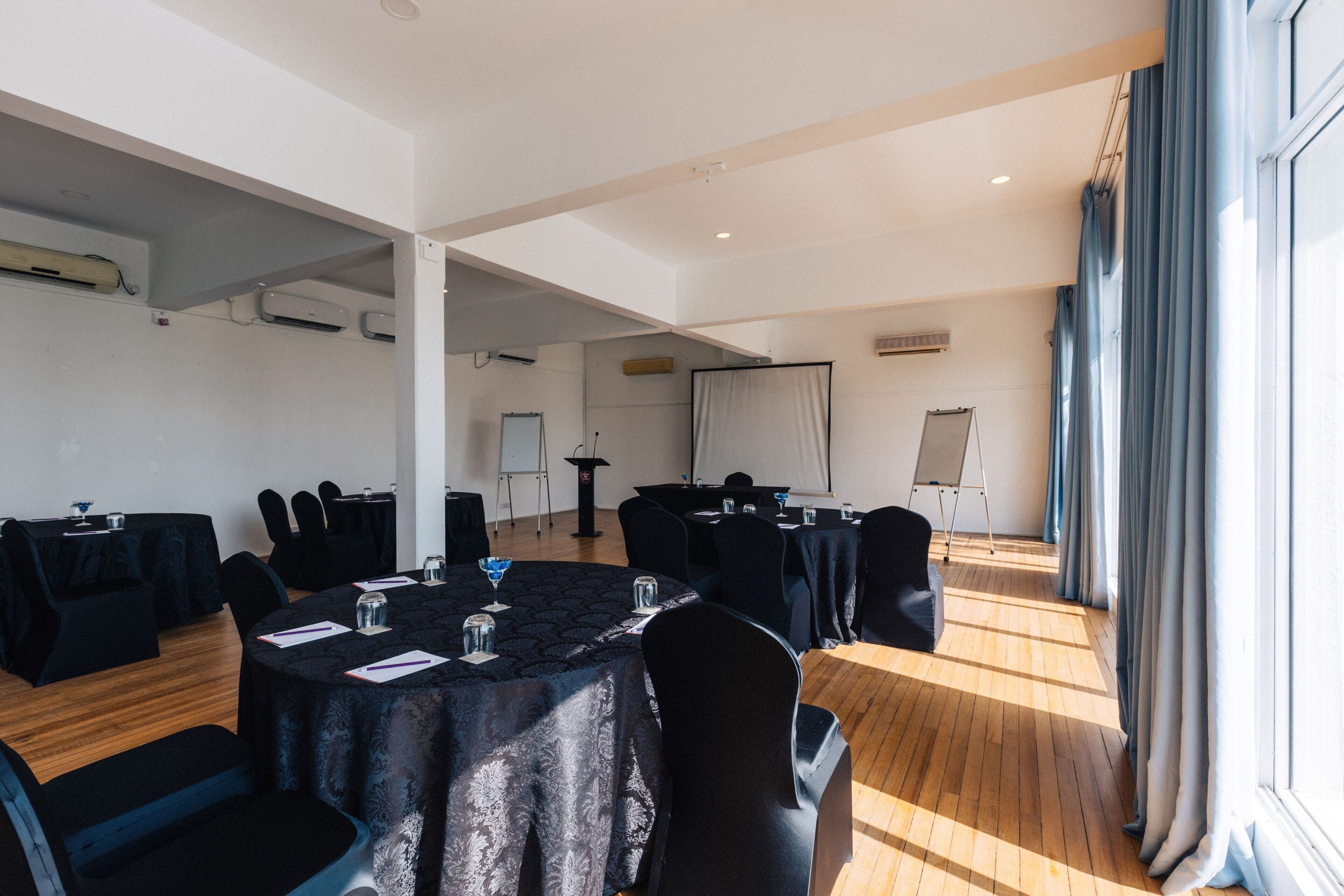 Trinco Blu by Cinnamon