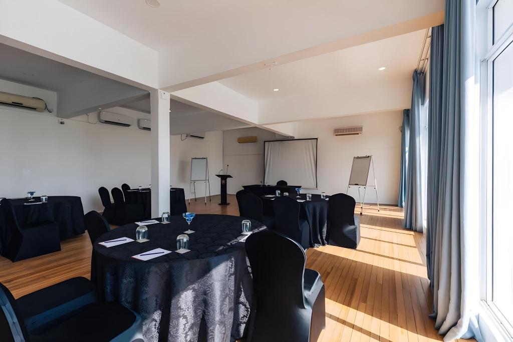 Trinco Blu by Cinnamon