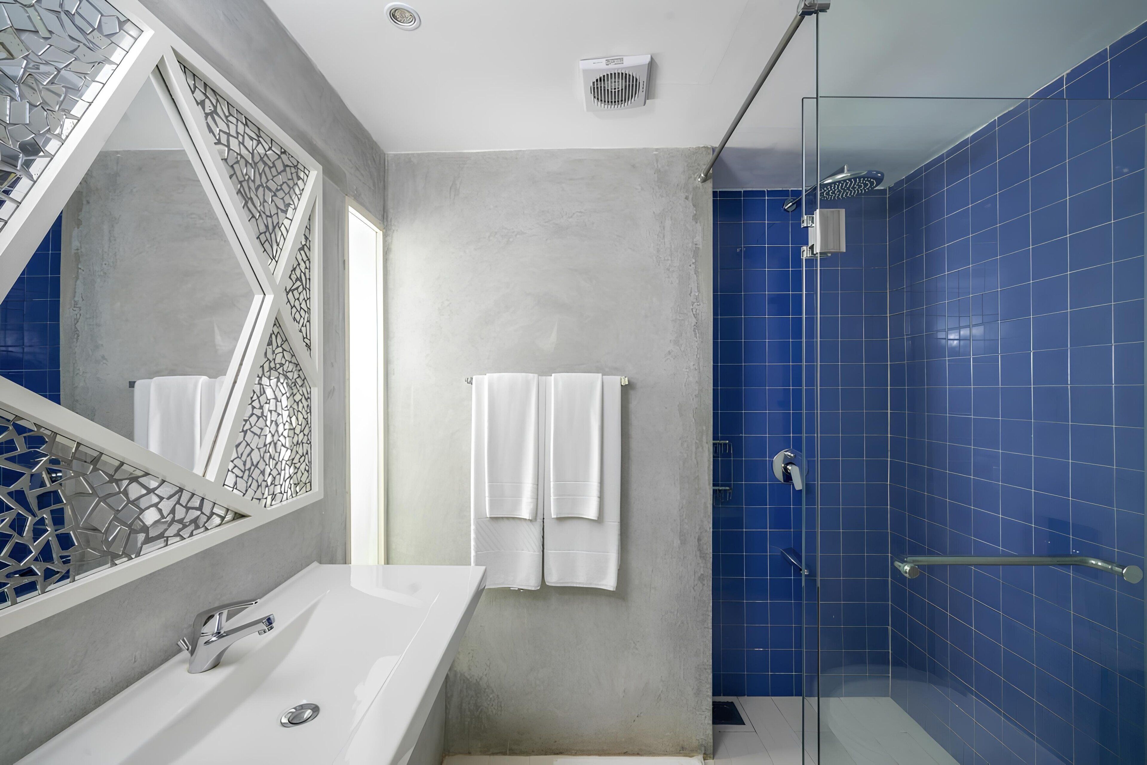 Trinco Blu by Cinnamon