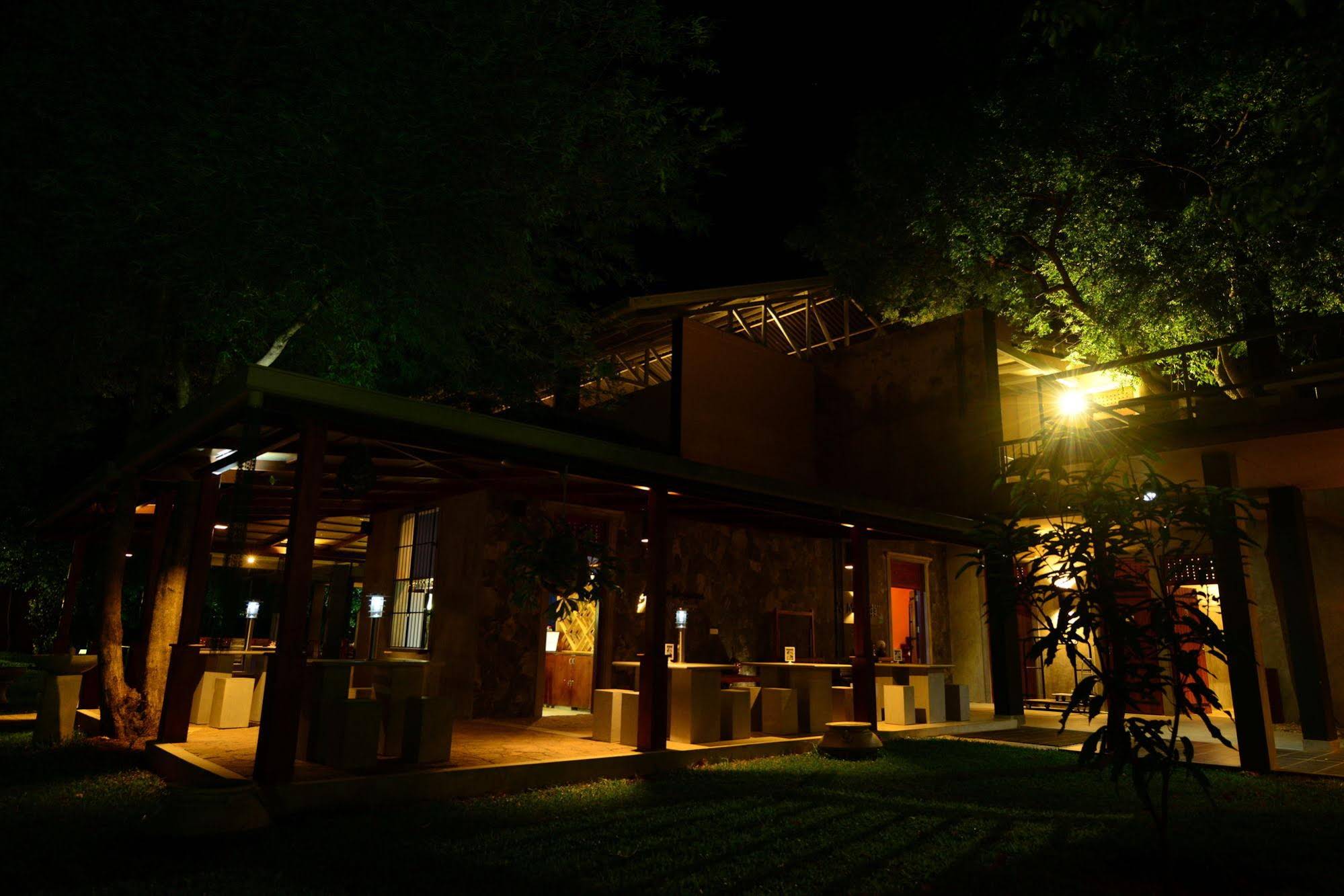 Nil Diya Mankada Safari Lodge