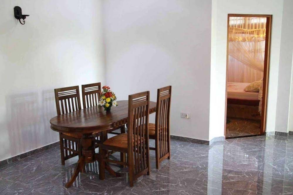 Coral Palm Villa & Apartment