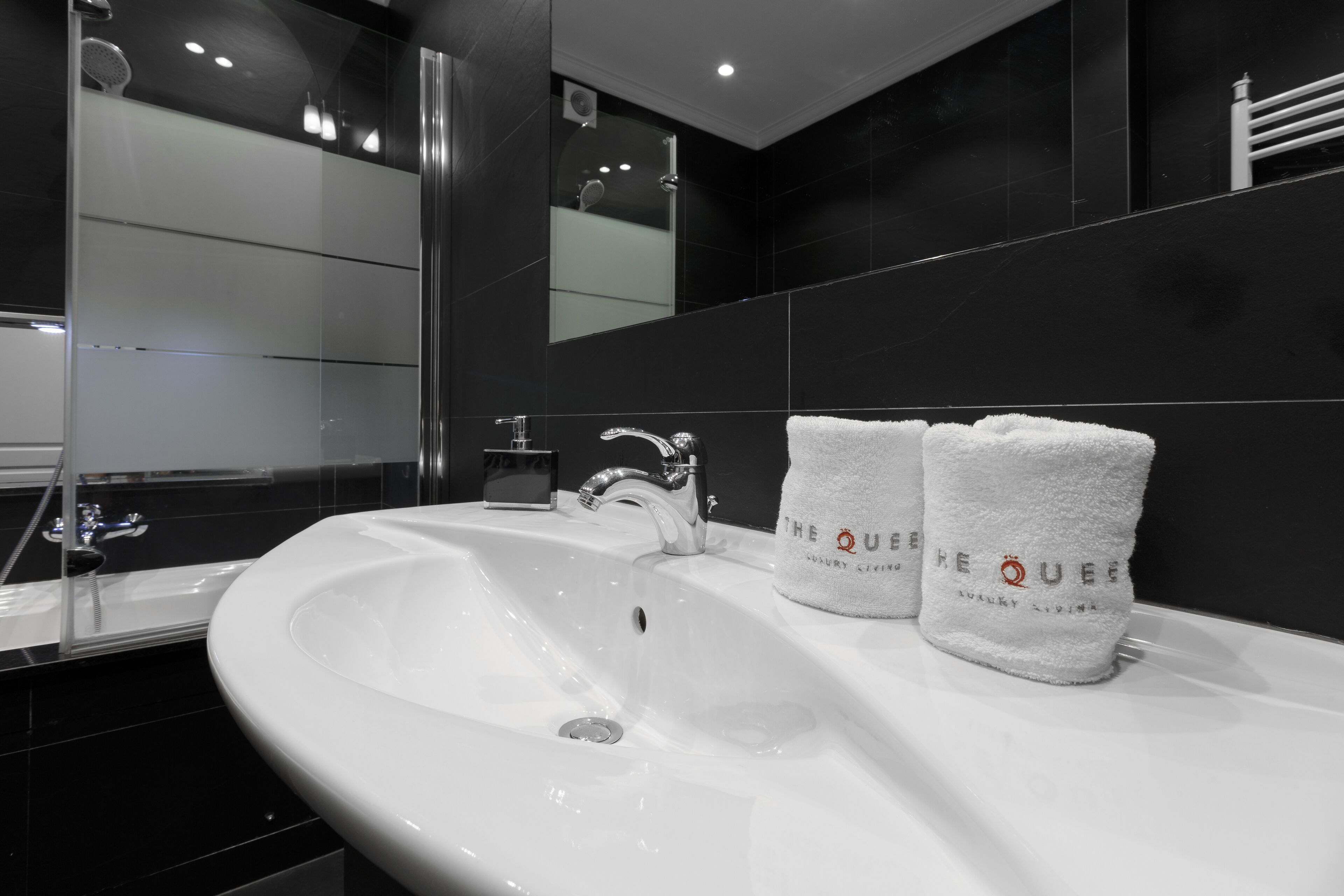 The Queen Luxury Serviced Apartments - Villa Fiorita Apartments