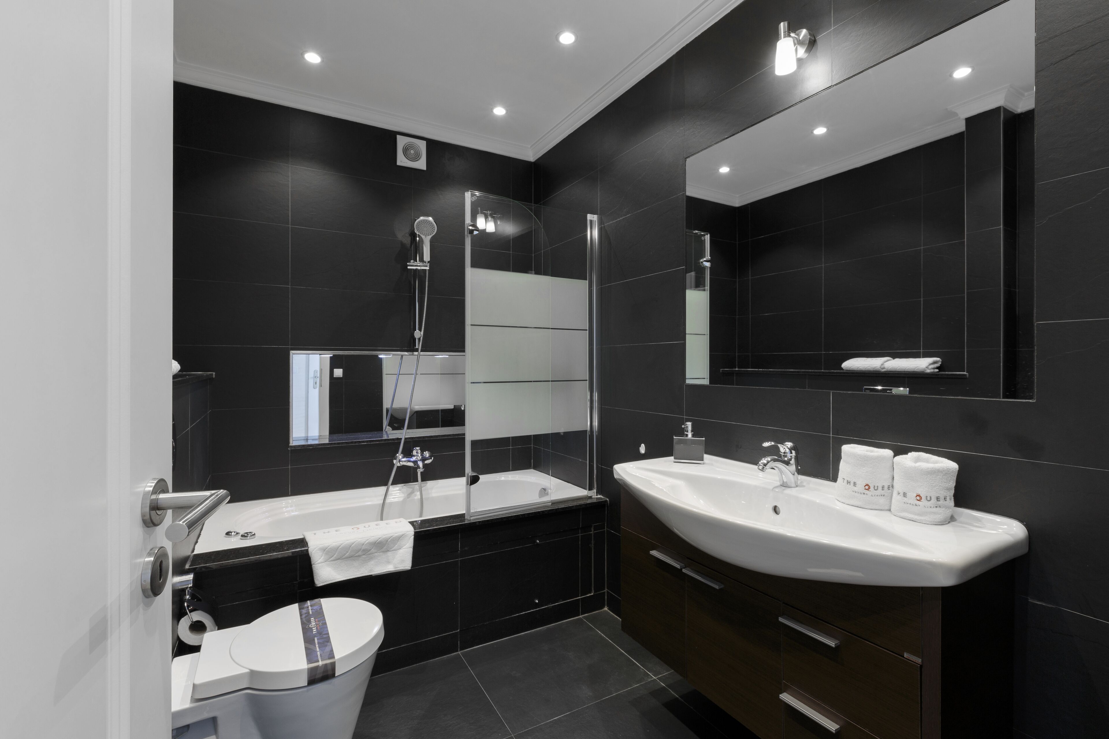 The Queen Luxury Serviced Apartments - Villa Fiorita Apartments