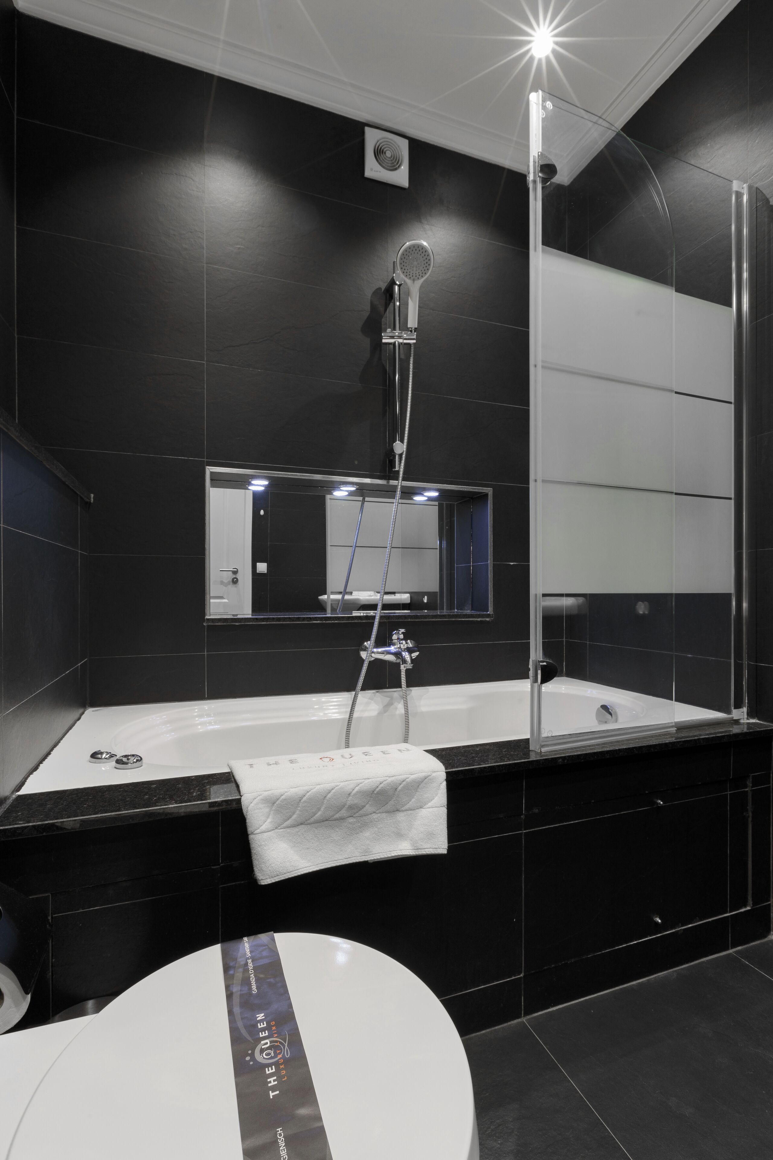 The Queen Luxury Serviced Apartments - Villa Fiorita Apartments