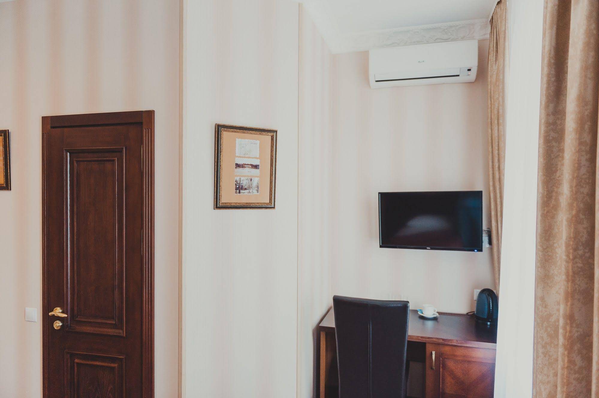 Biplan City Hotel