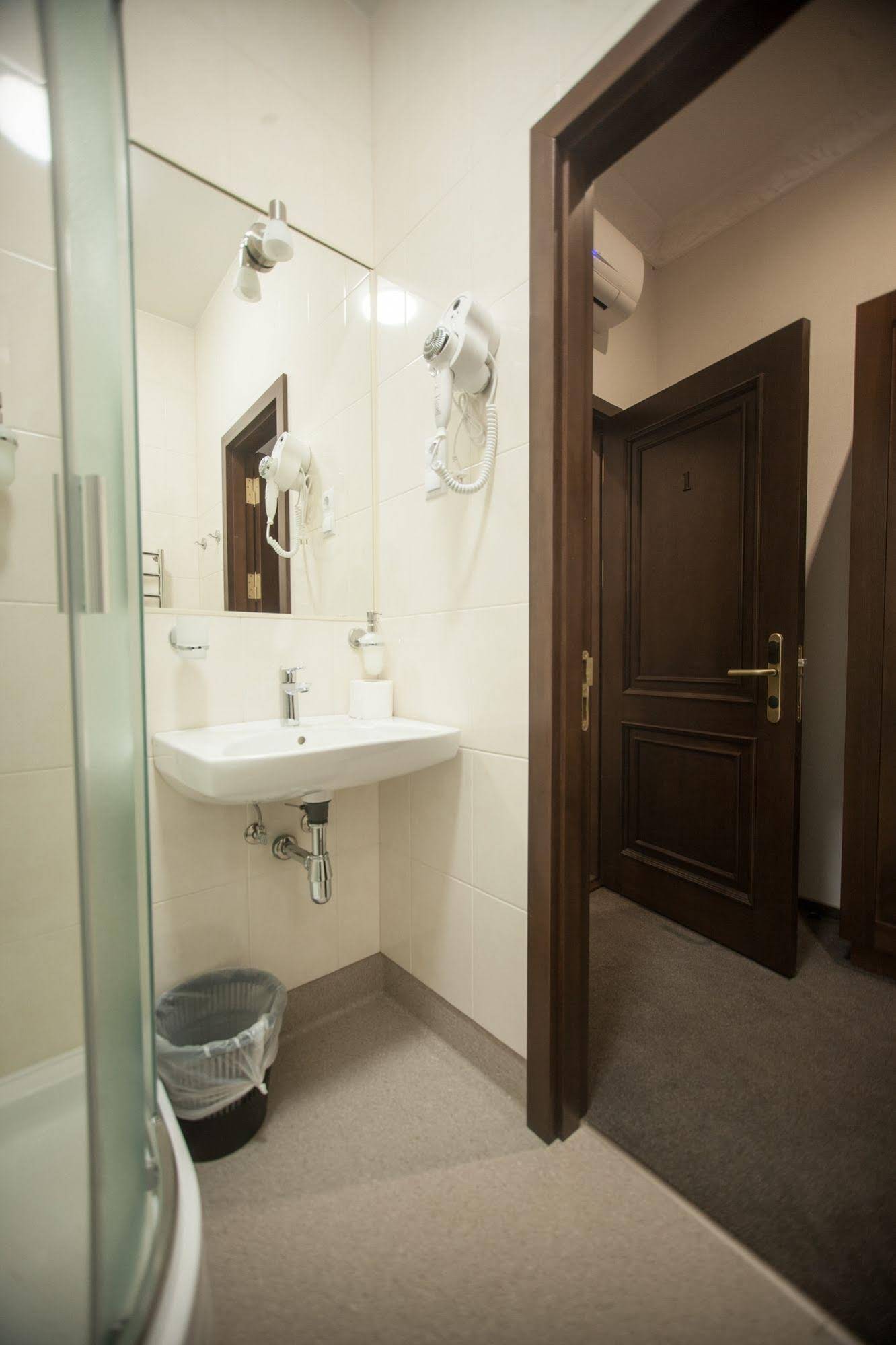 Biplan City Hotel