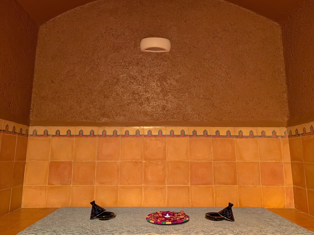 Borjs Hotel Suites & SPA