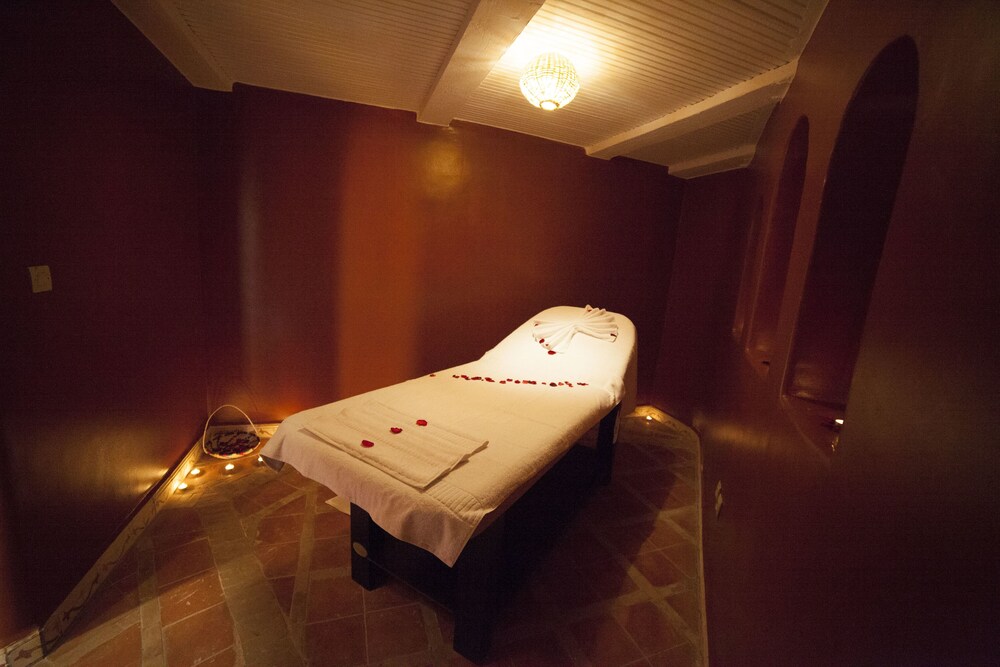 Borjs Hotel Suites & SPA
