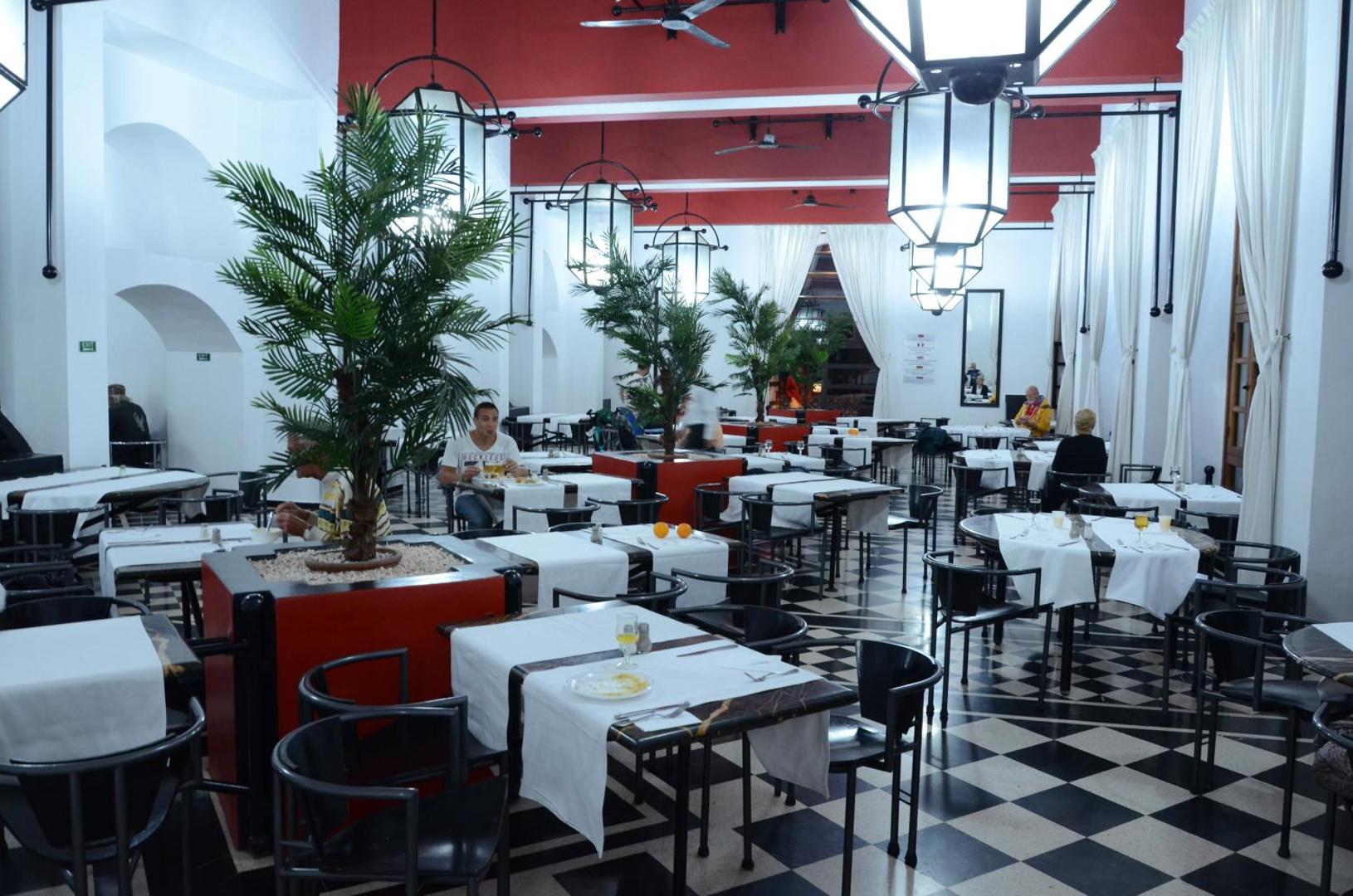 Hotel El Pueblo Tamlelt