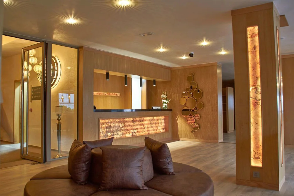 Mabrouk Hotel & Suites