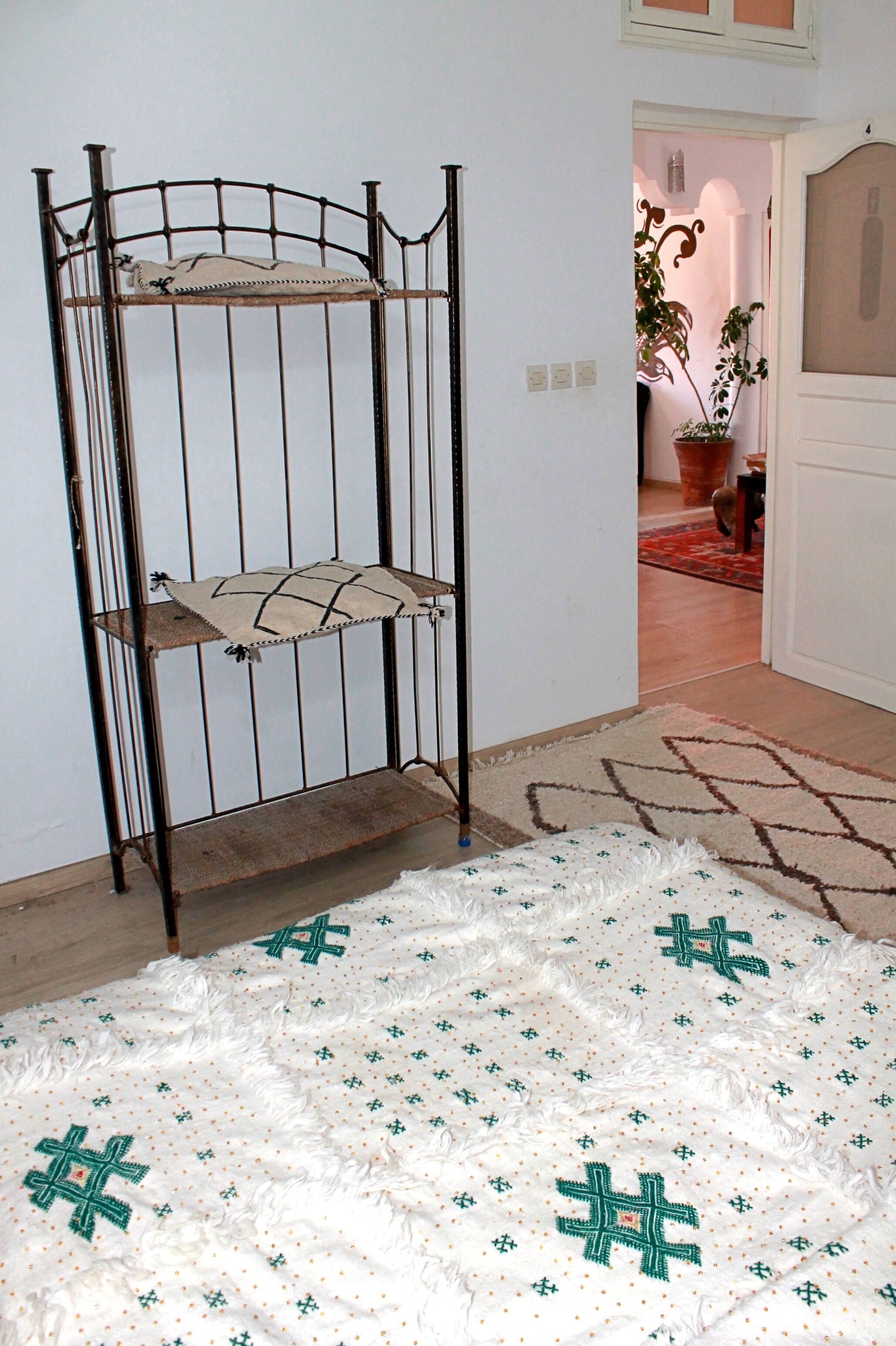 Cozy White House - Hostel