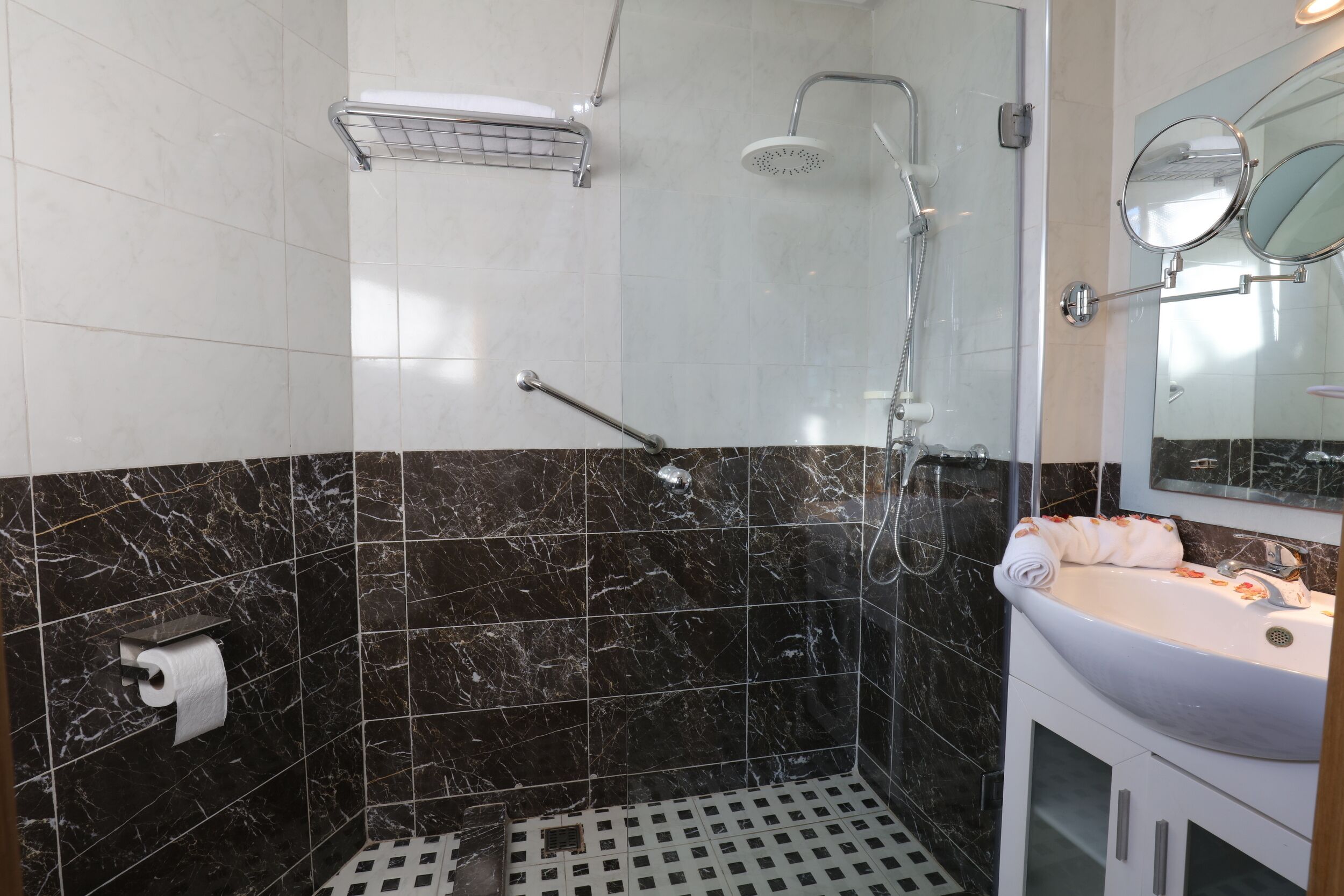 Silver Suites Hotel& Spa