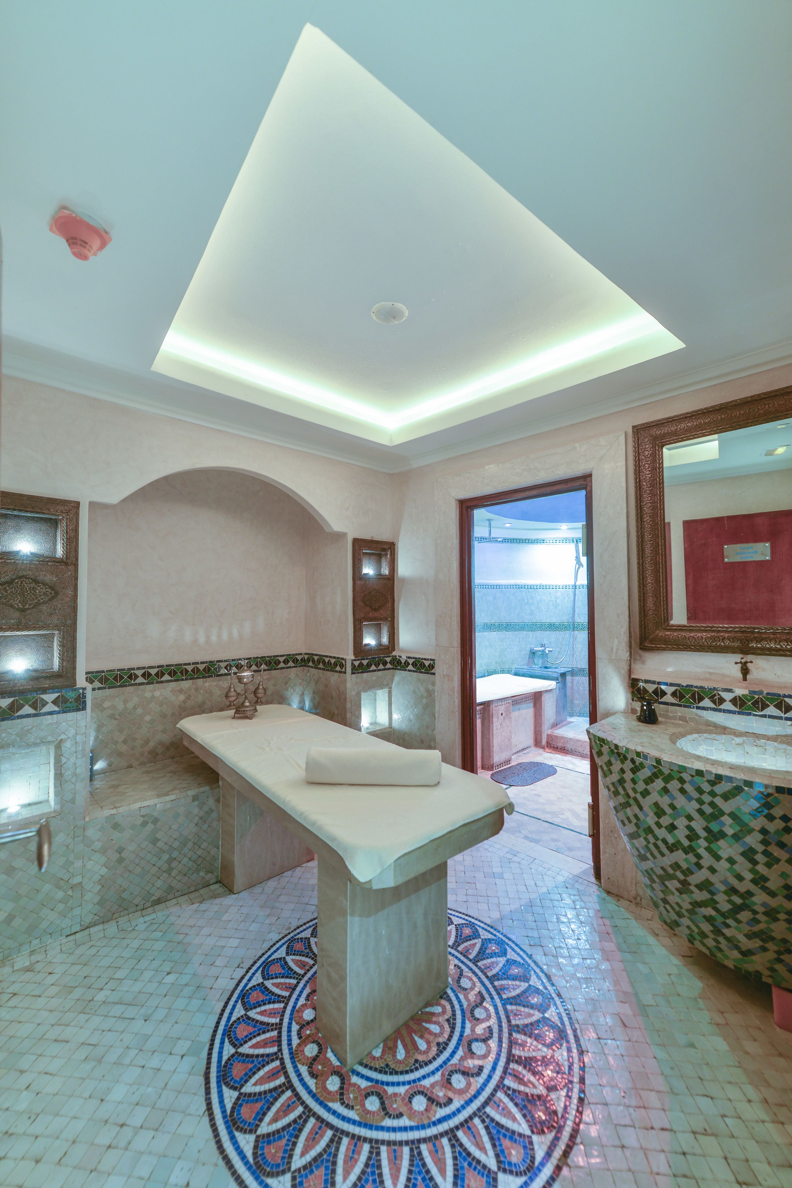 Amphitrite Palace Beach Hotel & Convention Centre