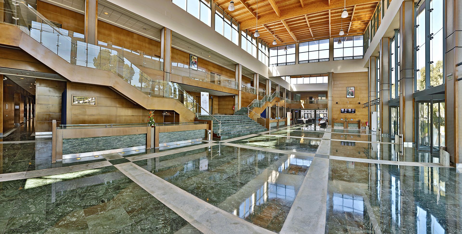 Amphitrite Palace Beach Hotel & Convention Centre