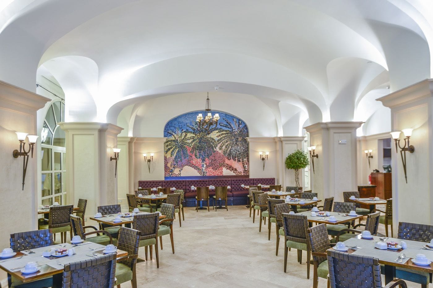 Amphitrite Palace Beach Hotel & Convention Centre