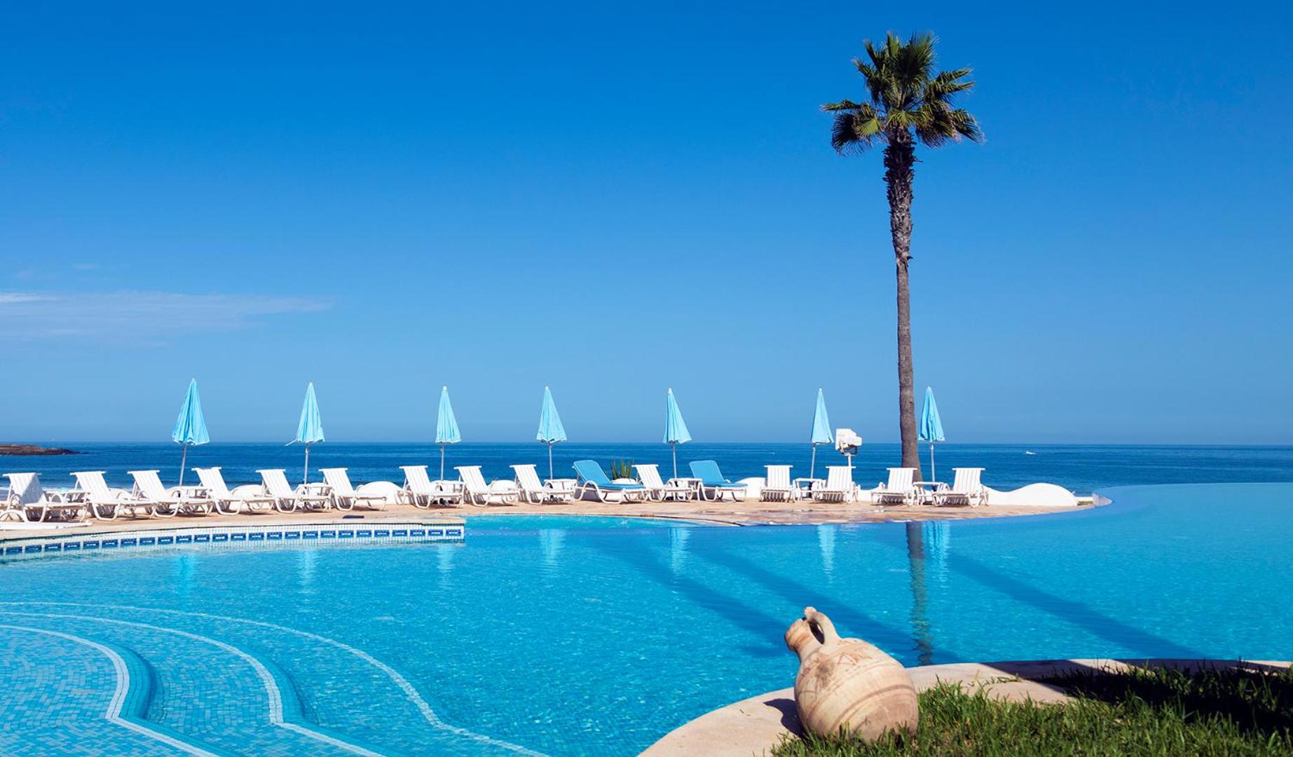 Amphitrite Palace Beach Hotel & Convention Centre