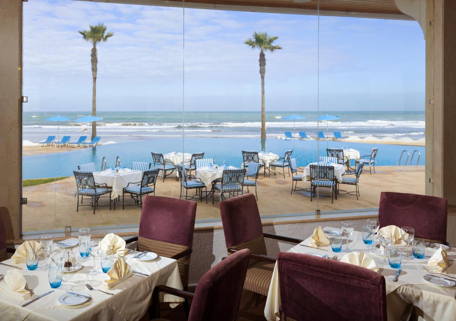 Amphitrite Palace Beach Hotel & Convention Centre