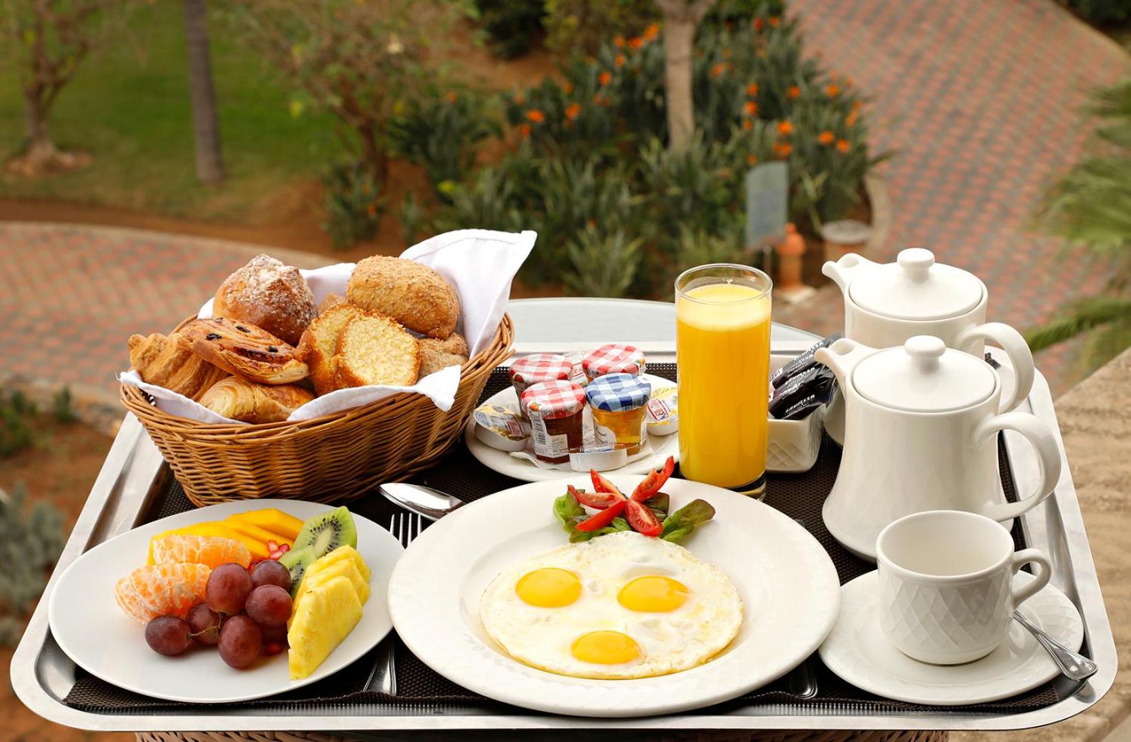 Amphitrite Palace Beach Hotel & Convention Centre