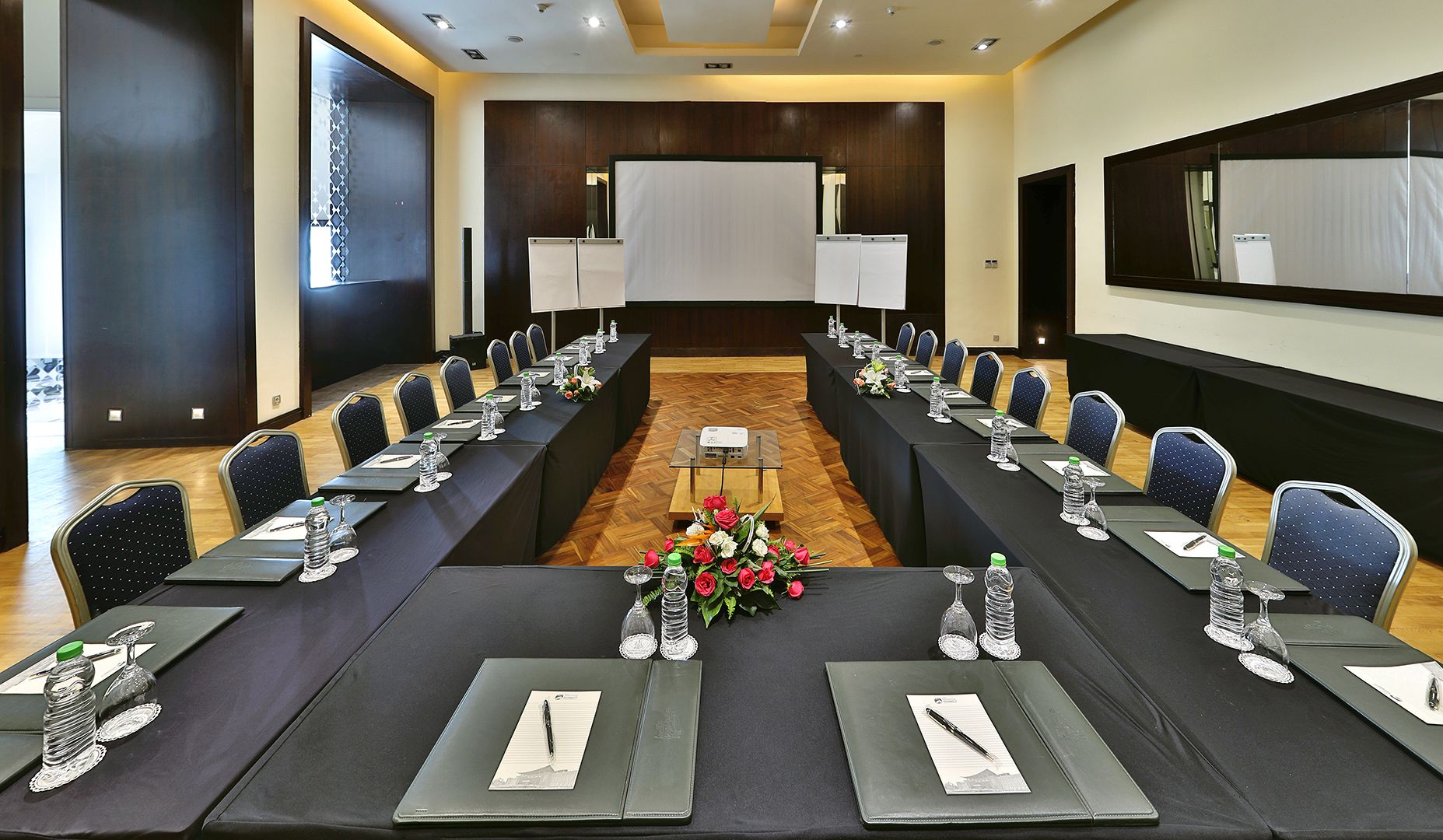 Amphitrite Palace Beach Hotel & Convention Centre