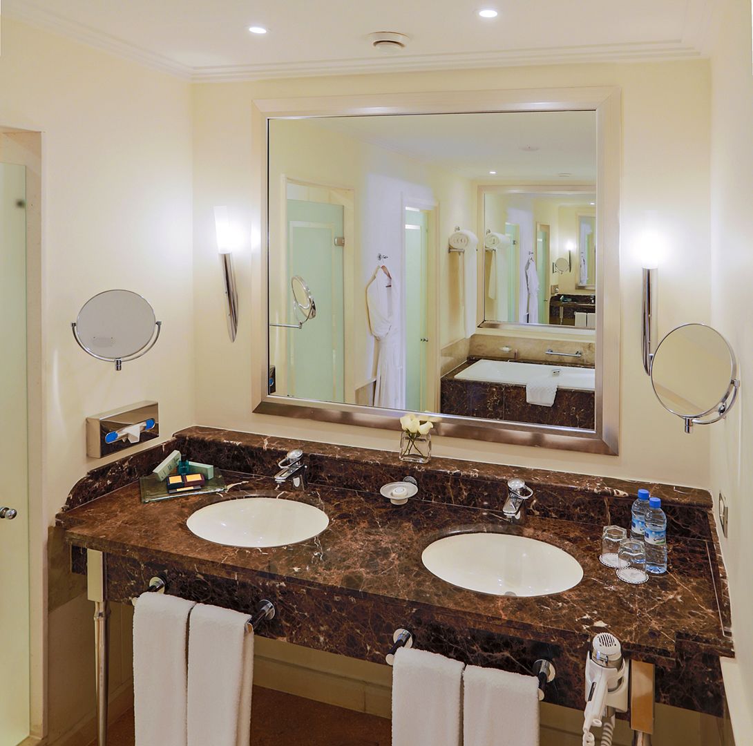 Amphitrite Palace Beach Hotel & Convention Centre