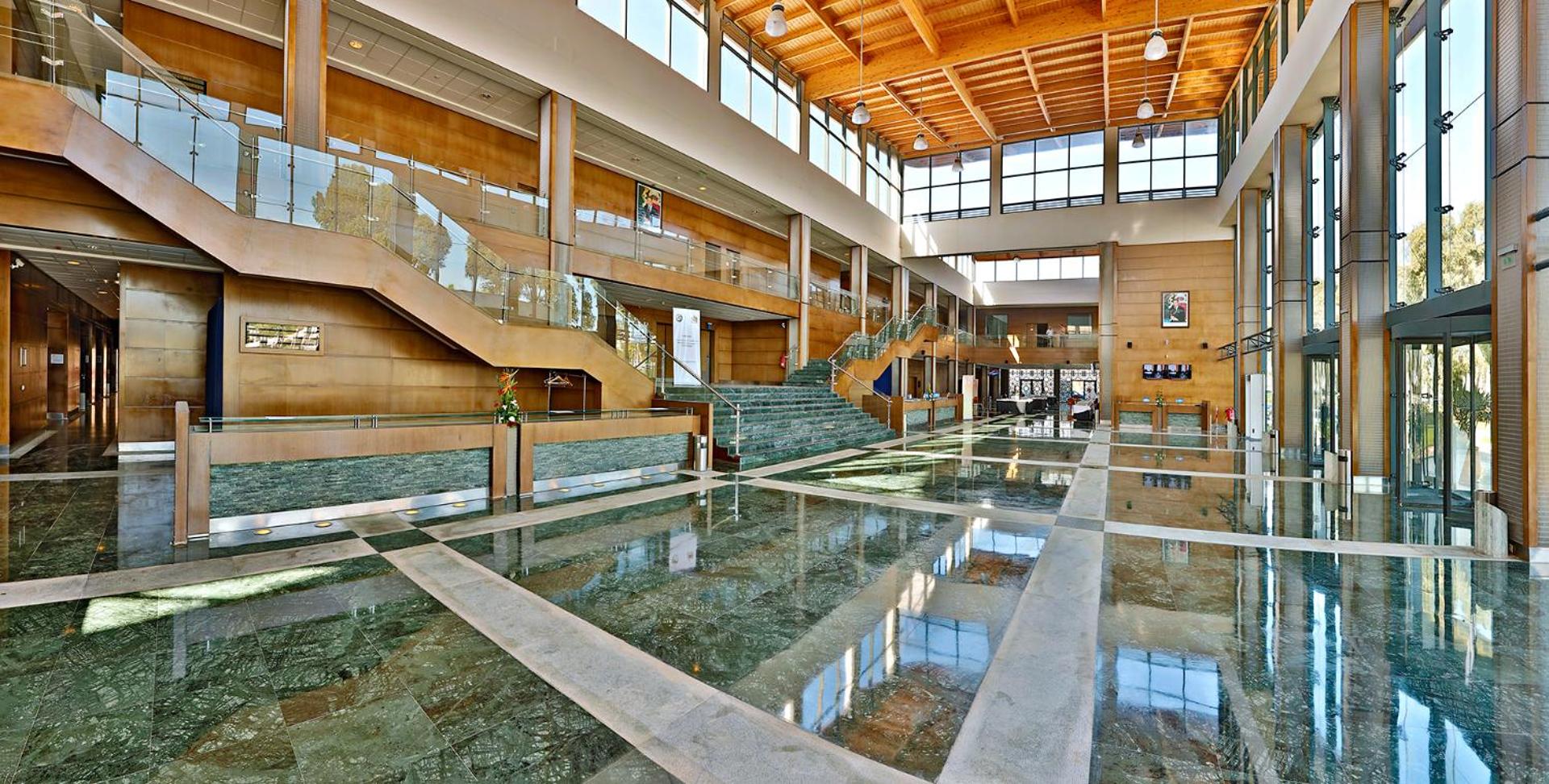 Amphitrite Palace Beach Hotel & Convention Centre