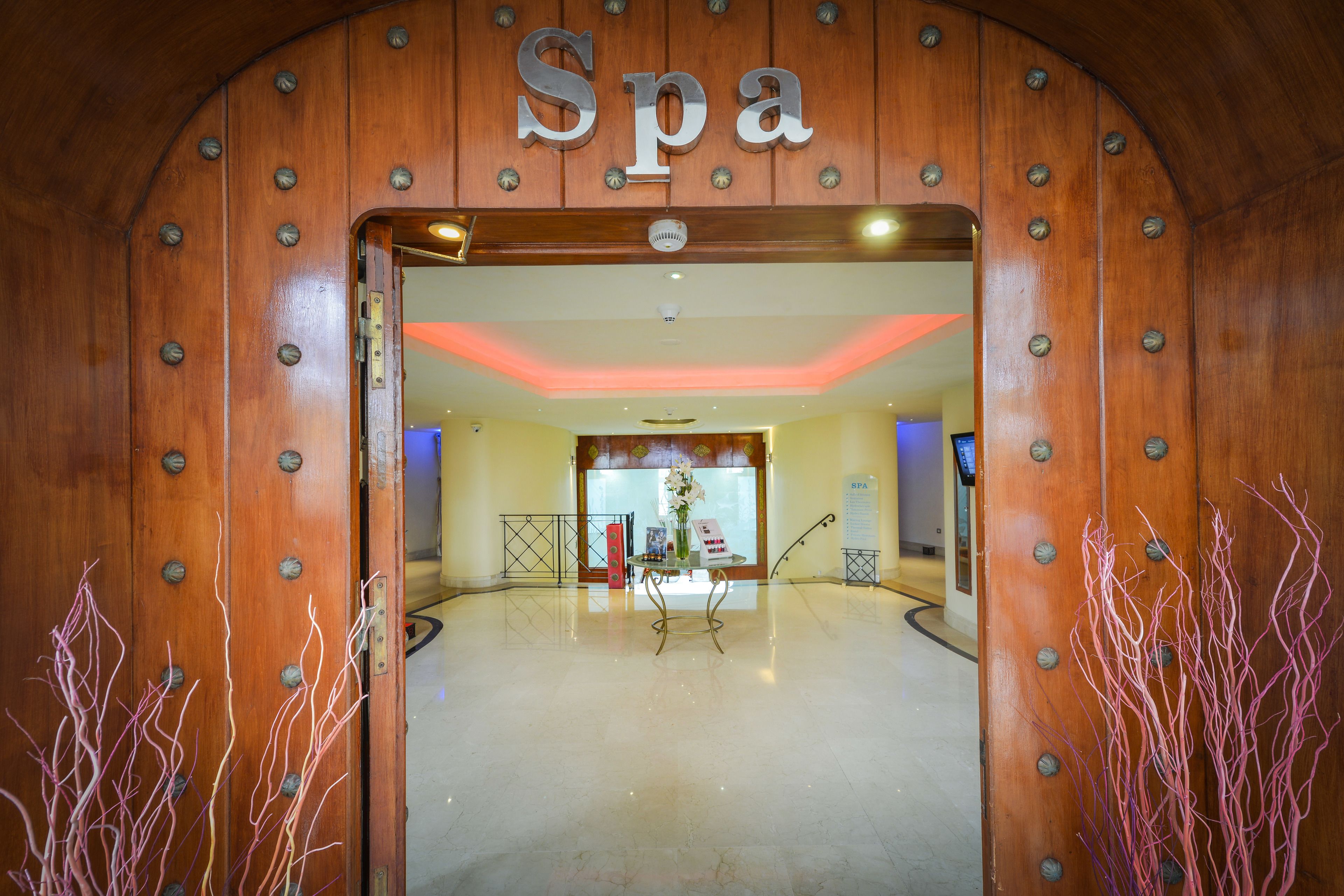 Amphitrite Palace Beach Hotel & Convention Centre