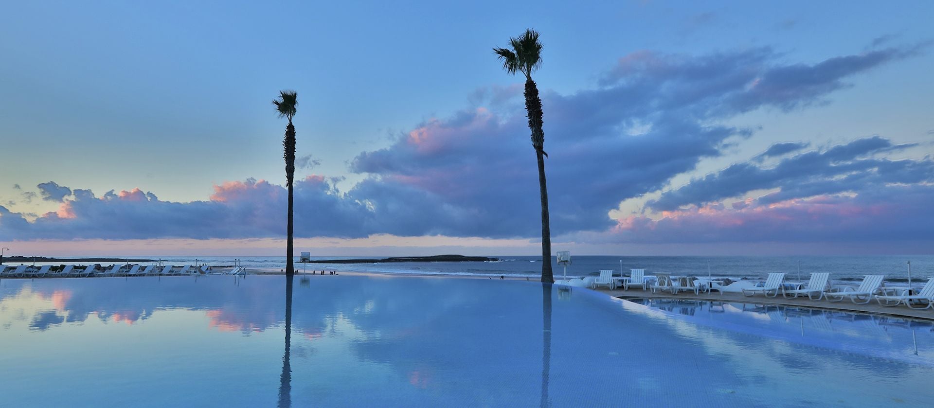 Amphitrite Palace Beach Hotel & Convention Centre