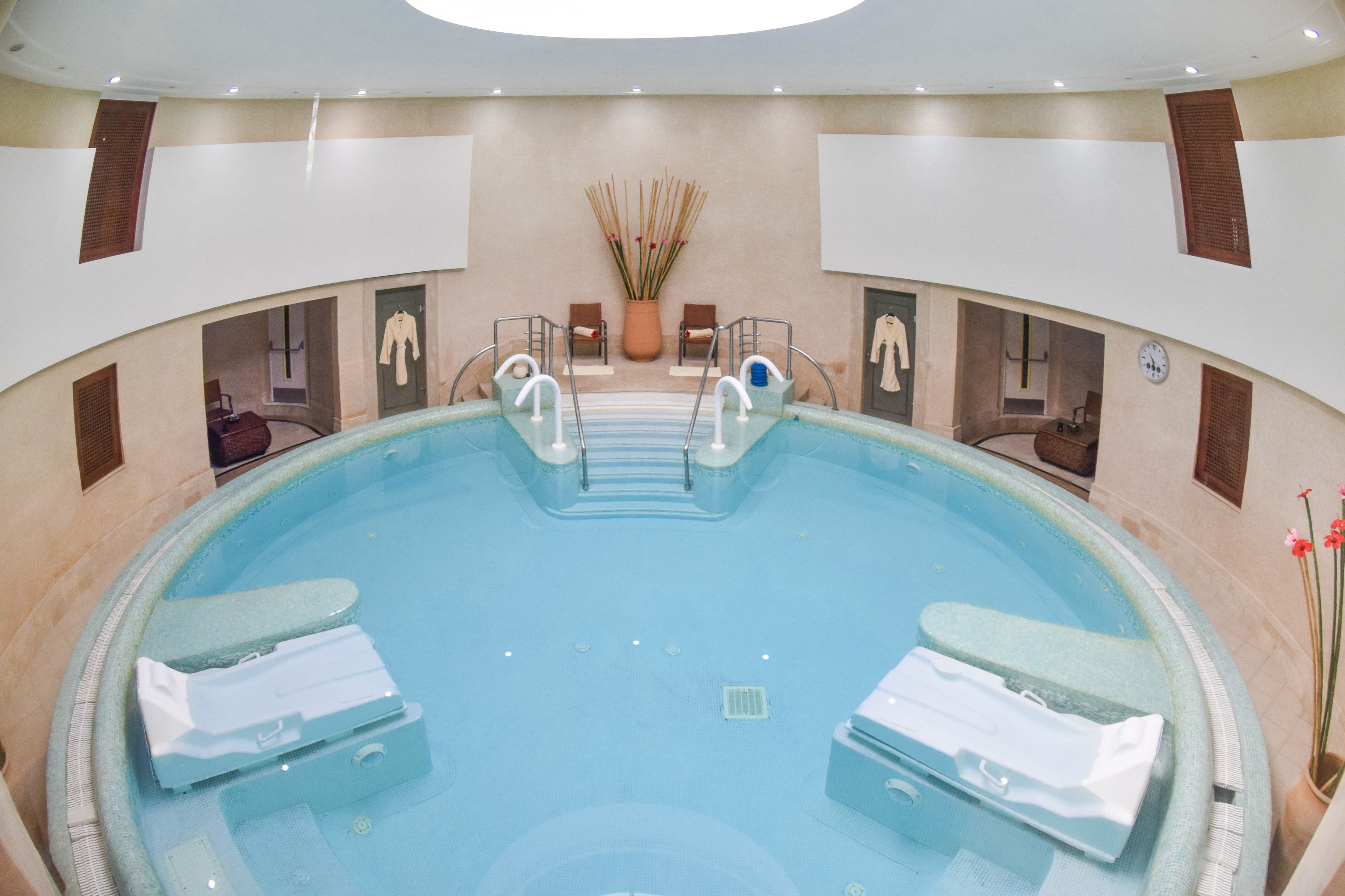 Amphitrite Palace Beach Hotel & Convention Centre