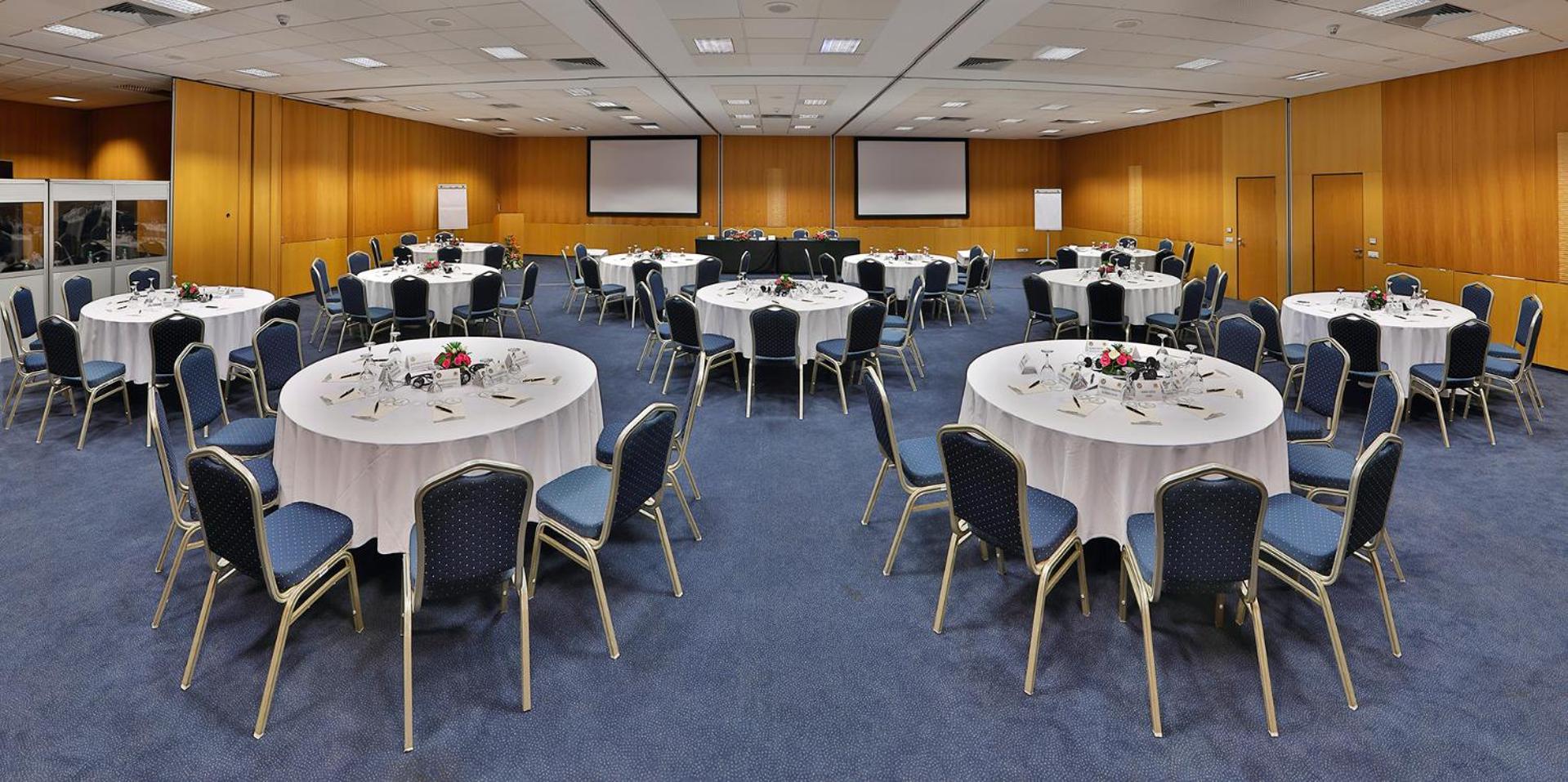 Amphitrite Palace Beach Hotel & Convention Centre