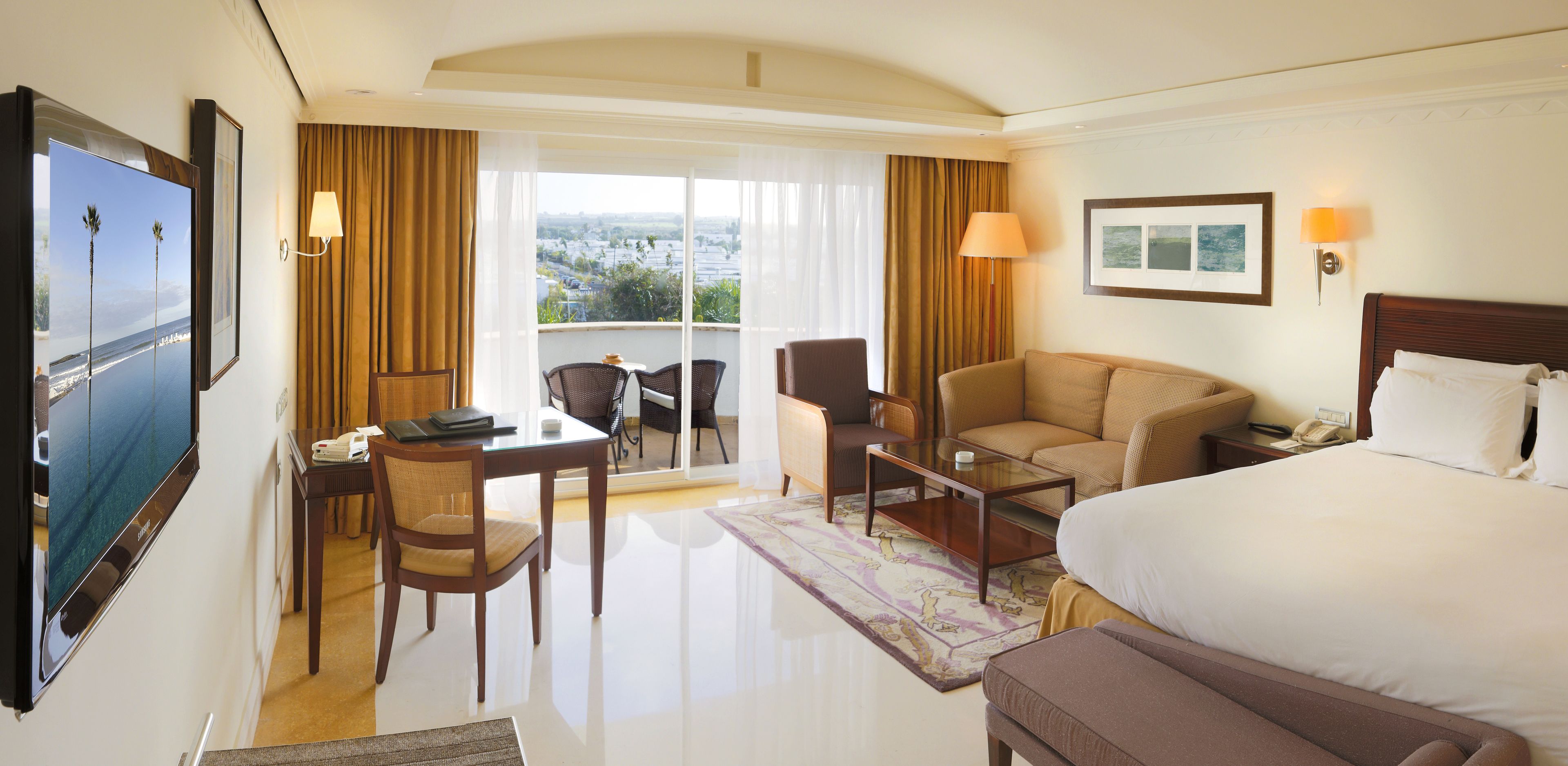 Amphitrite Palace Beach Hotel & Convention Centre