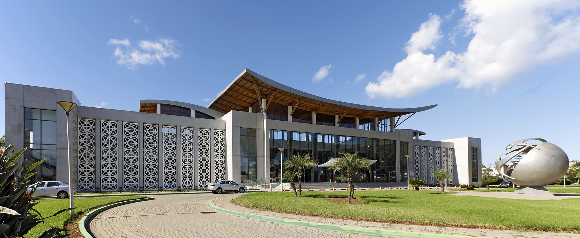 Amphitrite Palace Beach Hotel & Convention Centre