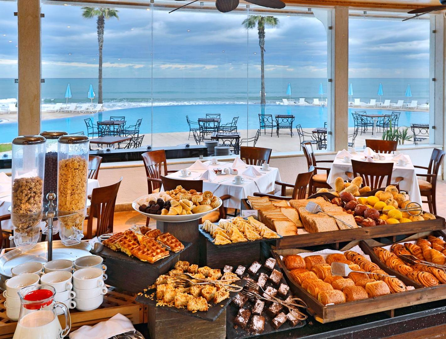 Amphitrite Palace Beach Hotel & Convention Centre