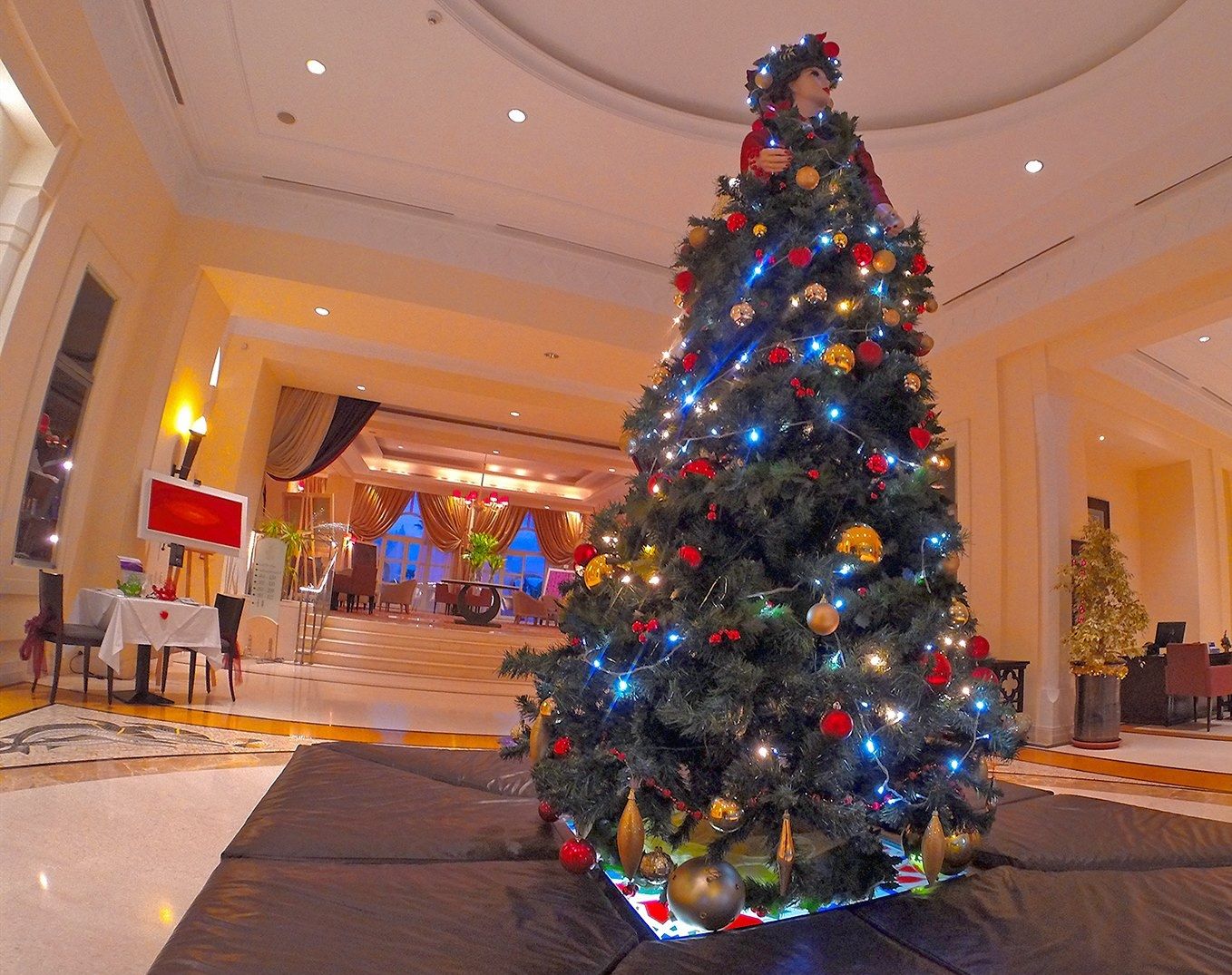 Amphitrite Palace Beach Hotel & Convention Centre
