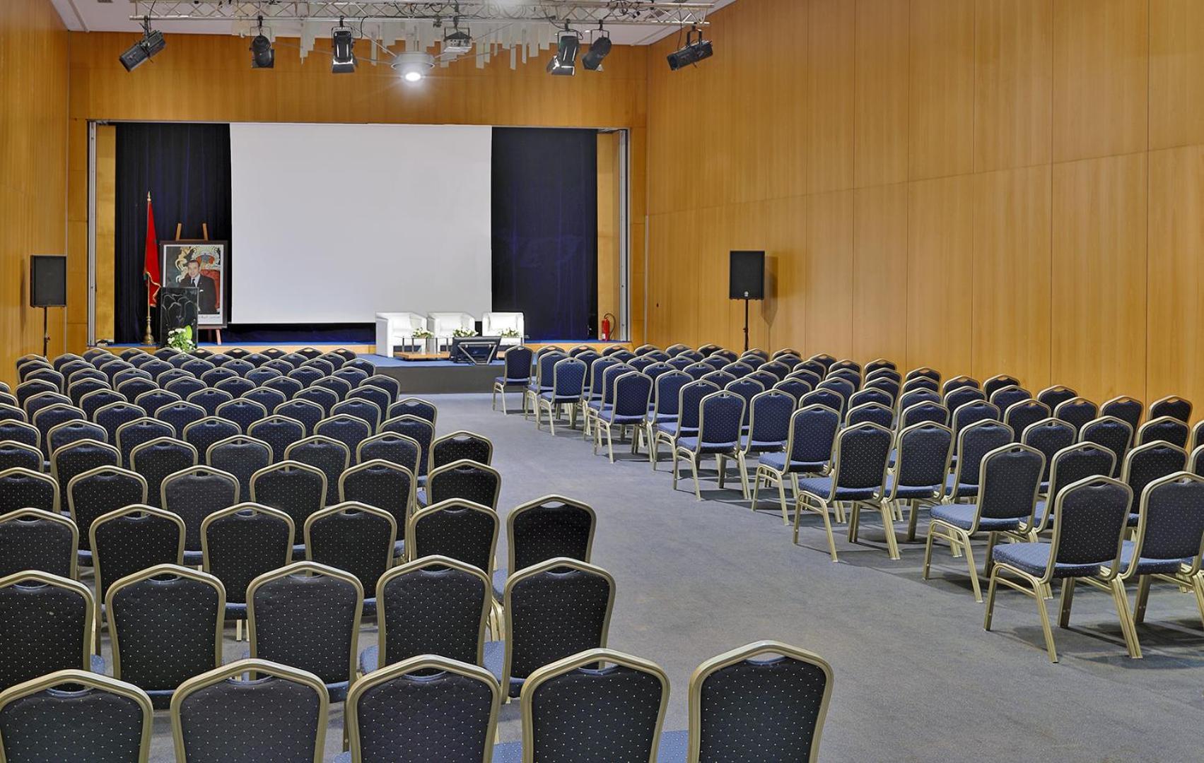 Amphitrite Palace Beach Hotel & Convention Centre