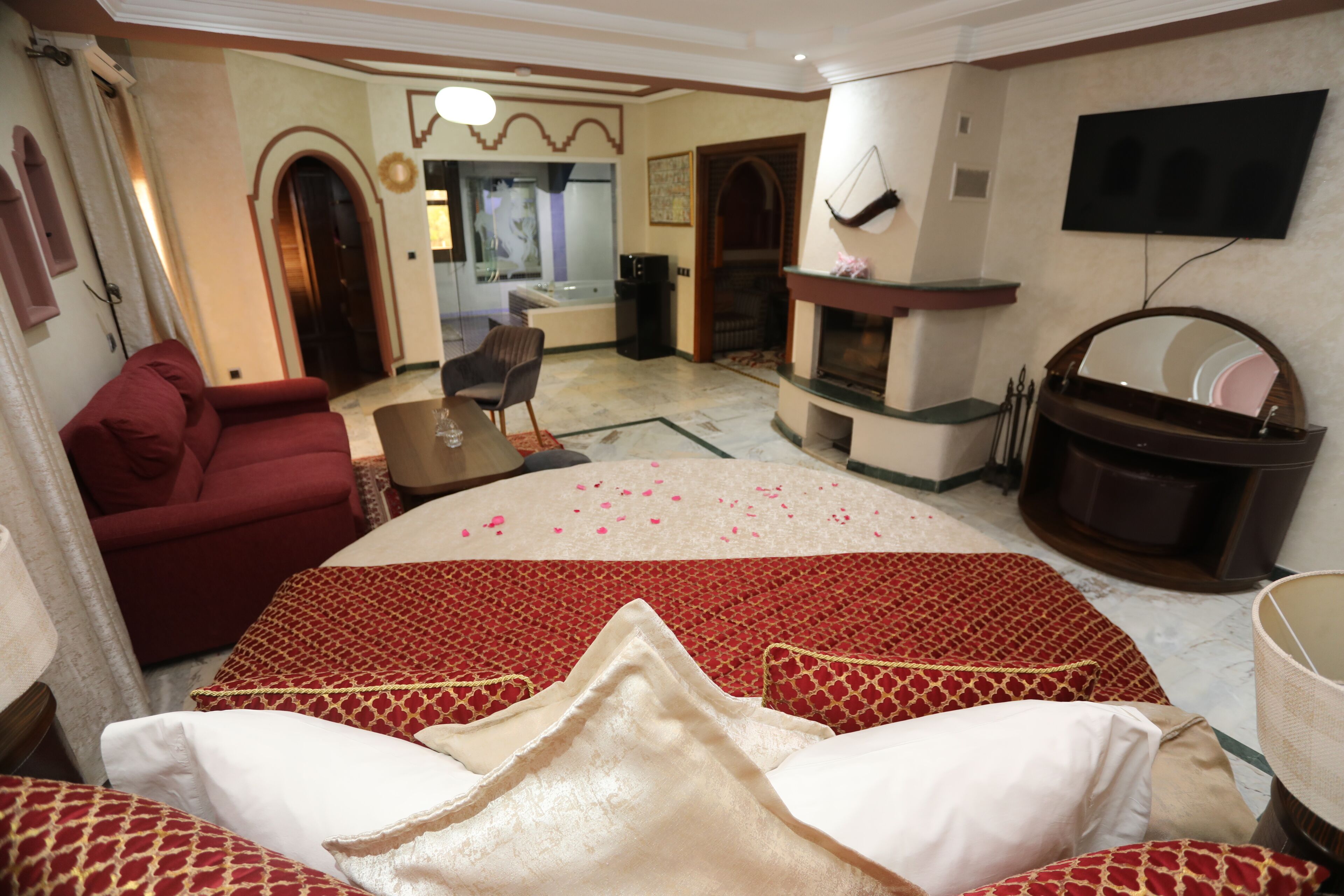 Equi Palace & Spa Near Aeroport