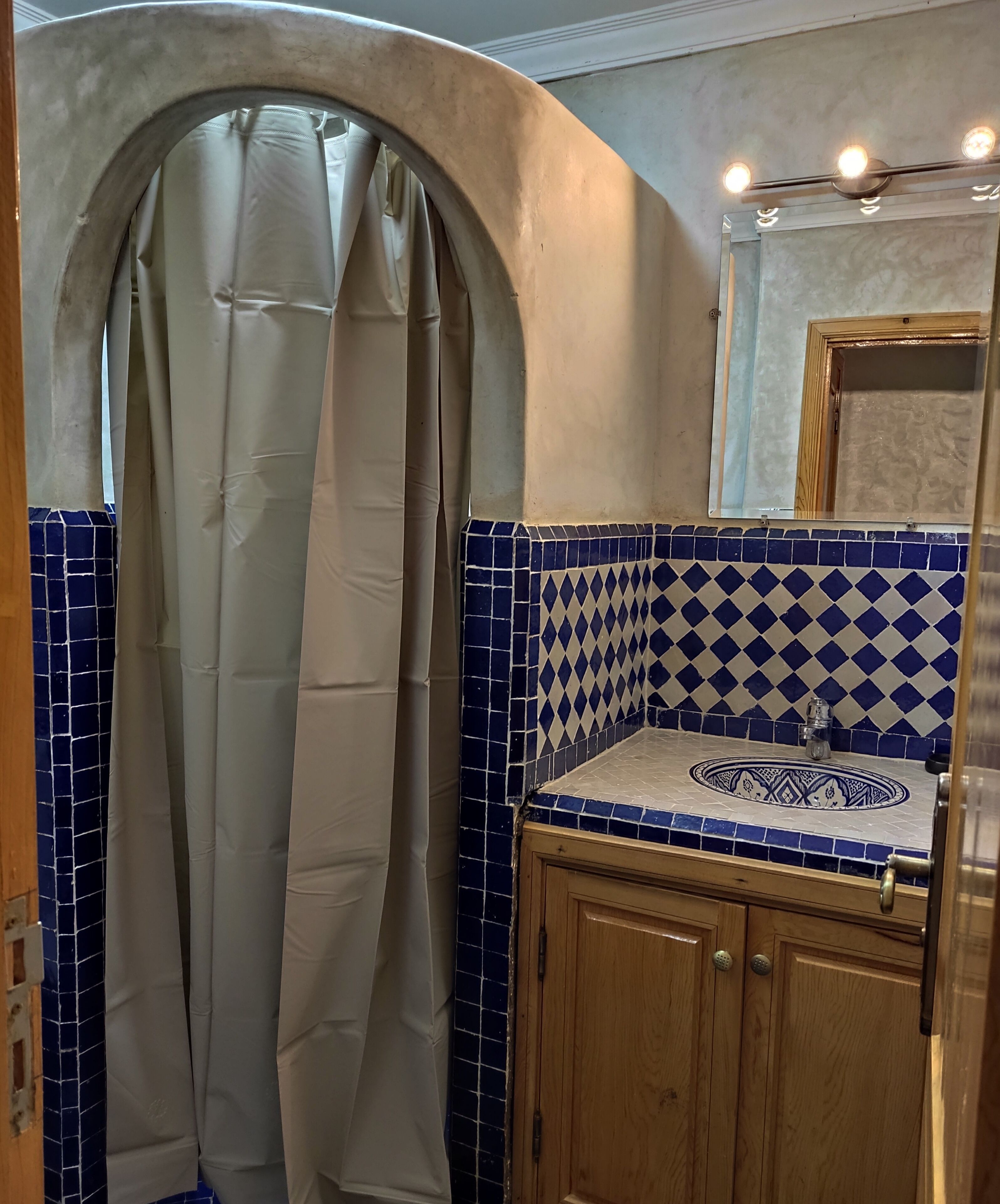 Equi Palace & Spa Near Aeroport