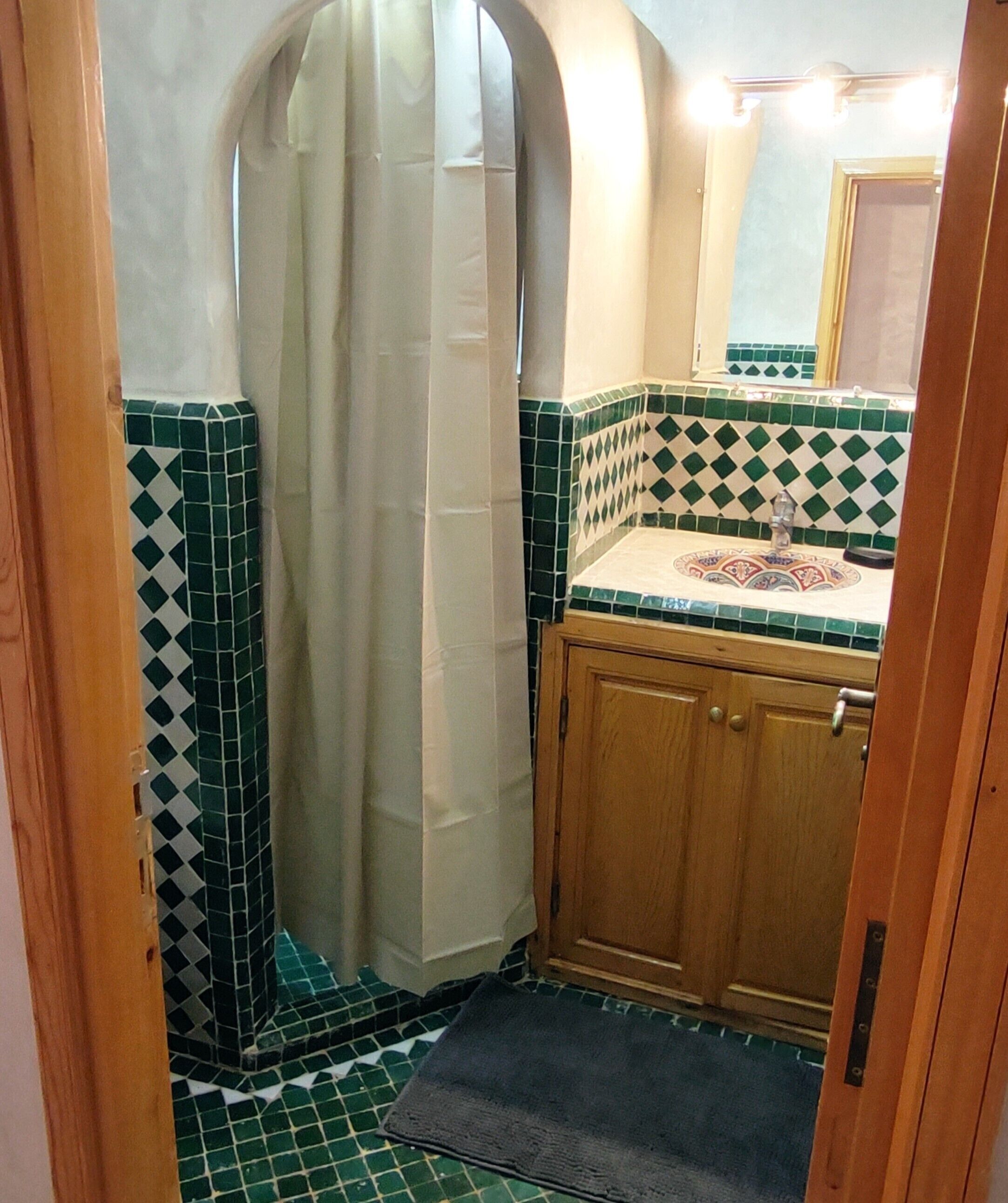 Equi Palace & Spa Near Aeroport