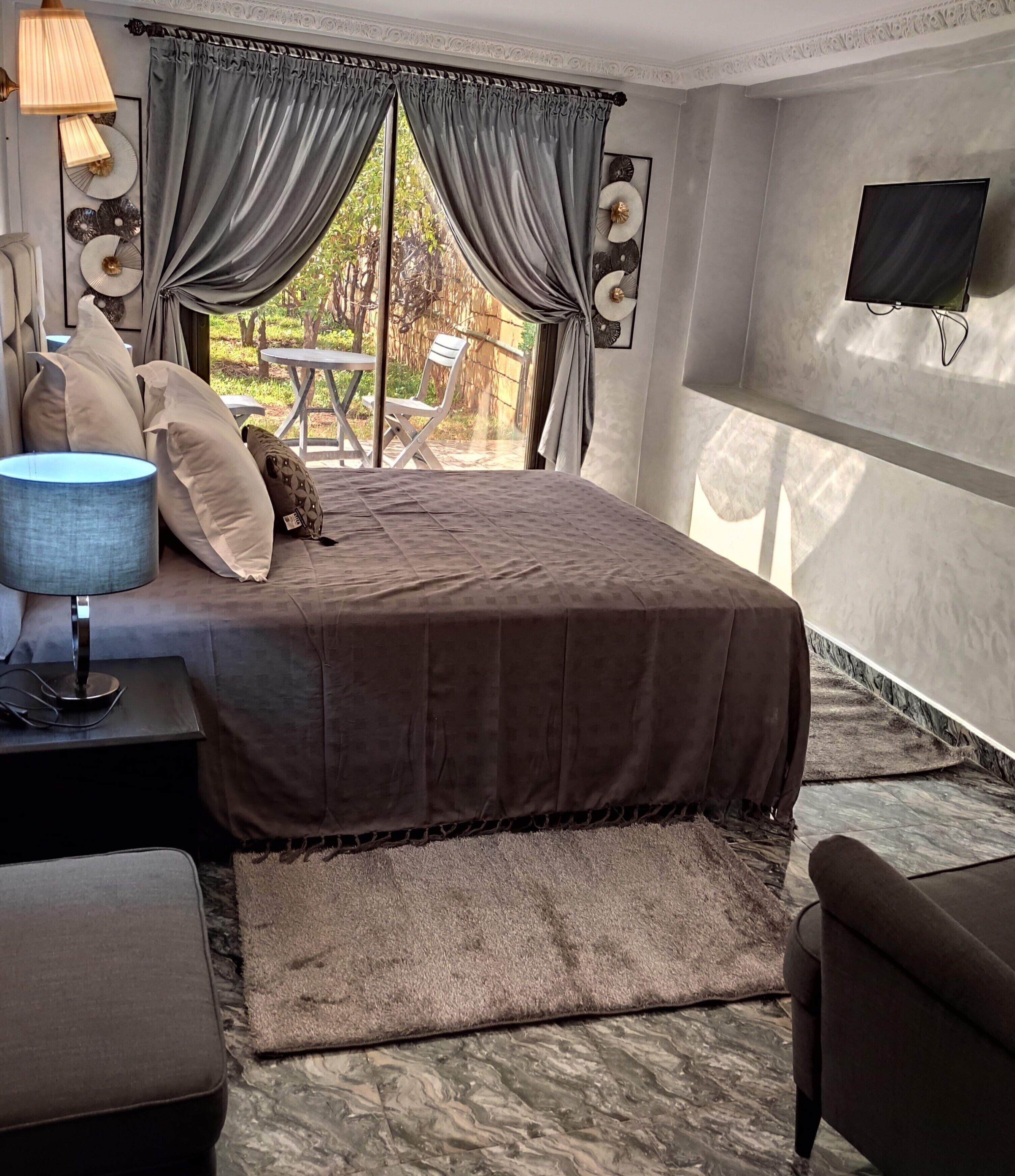 Equi Palace & Spa Near Aeroport