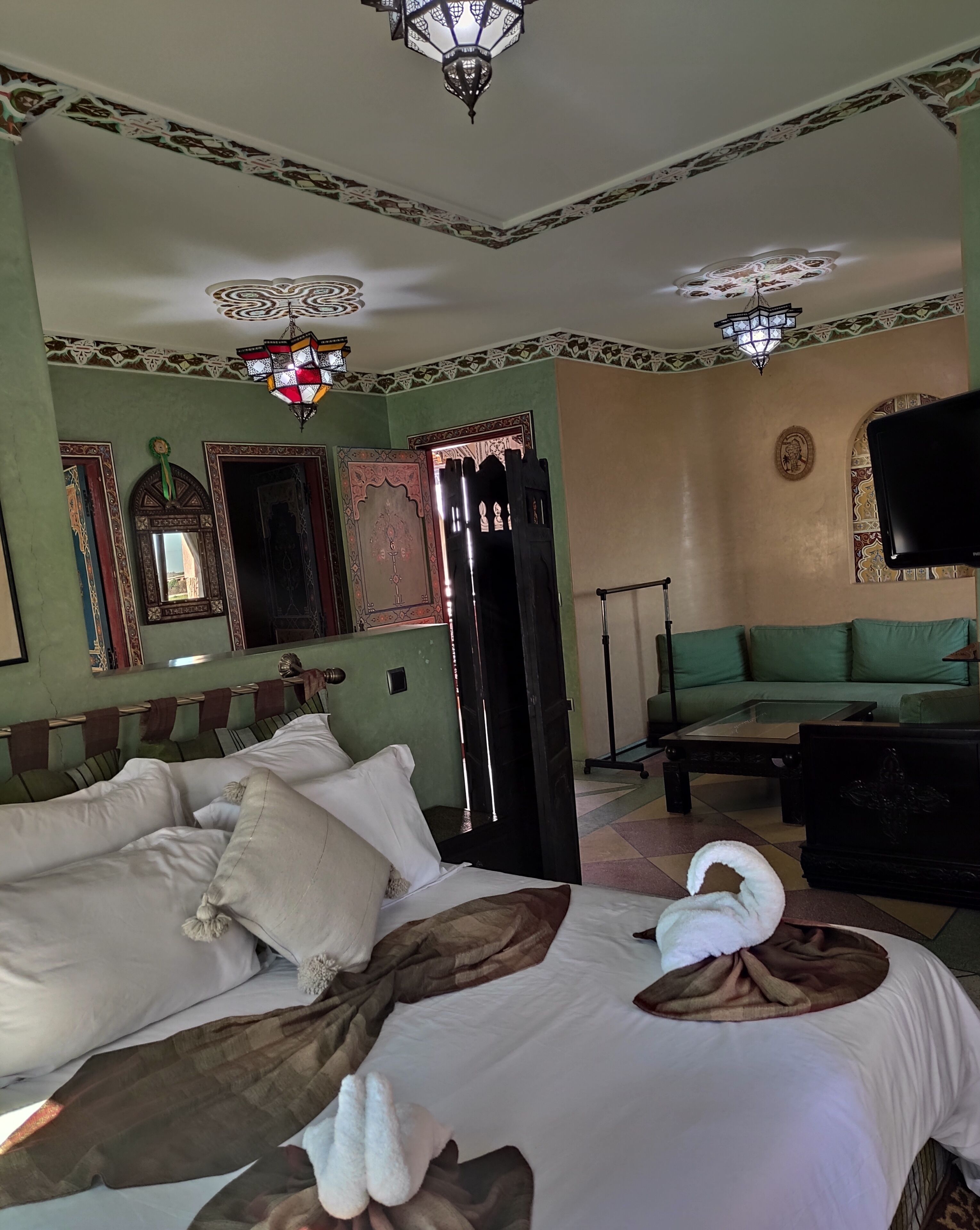 Equi Palace & Spa Near Aeroport