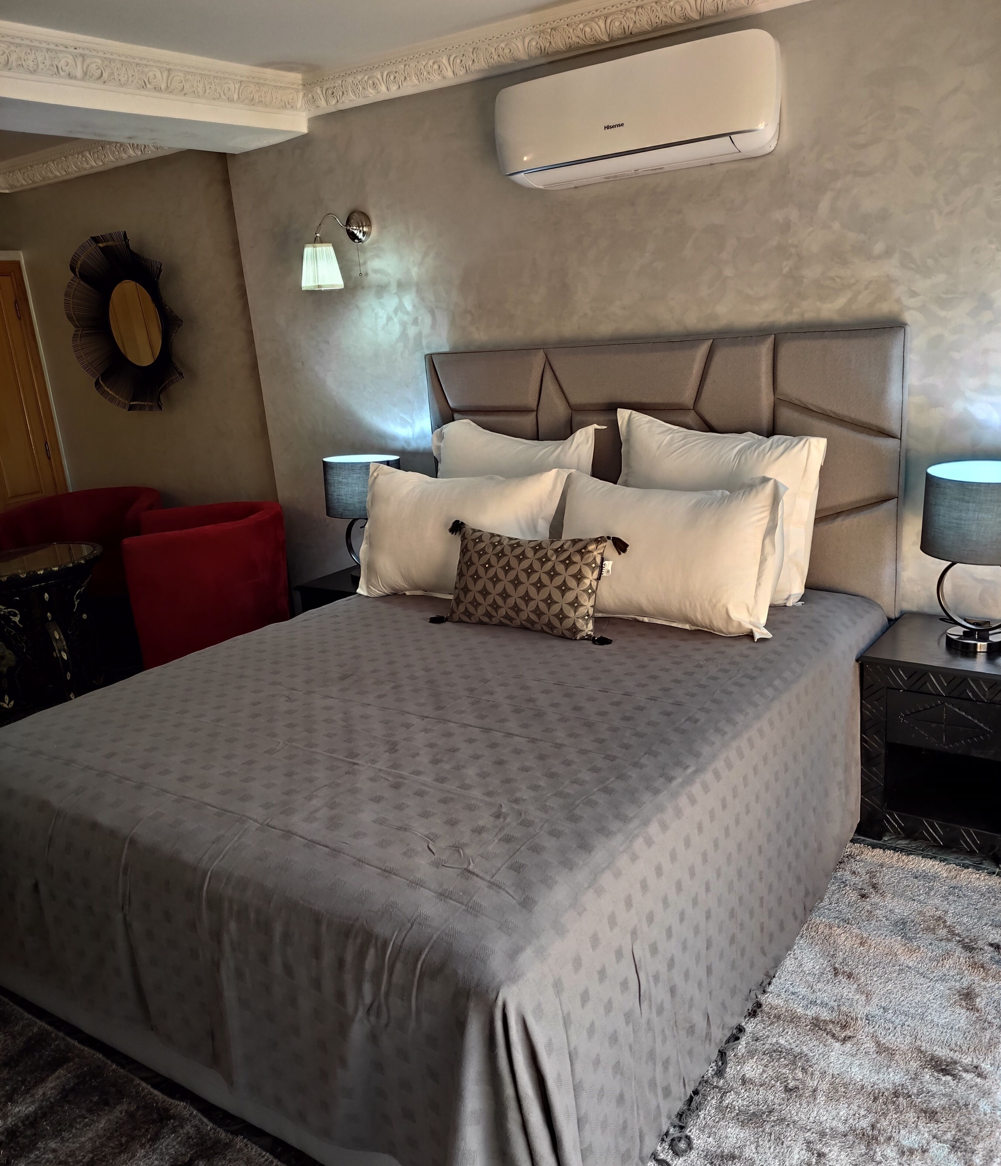 Equi Palace & Spa Near Aeroport