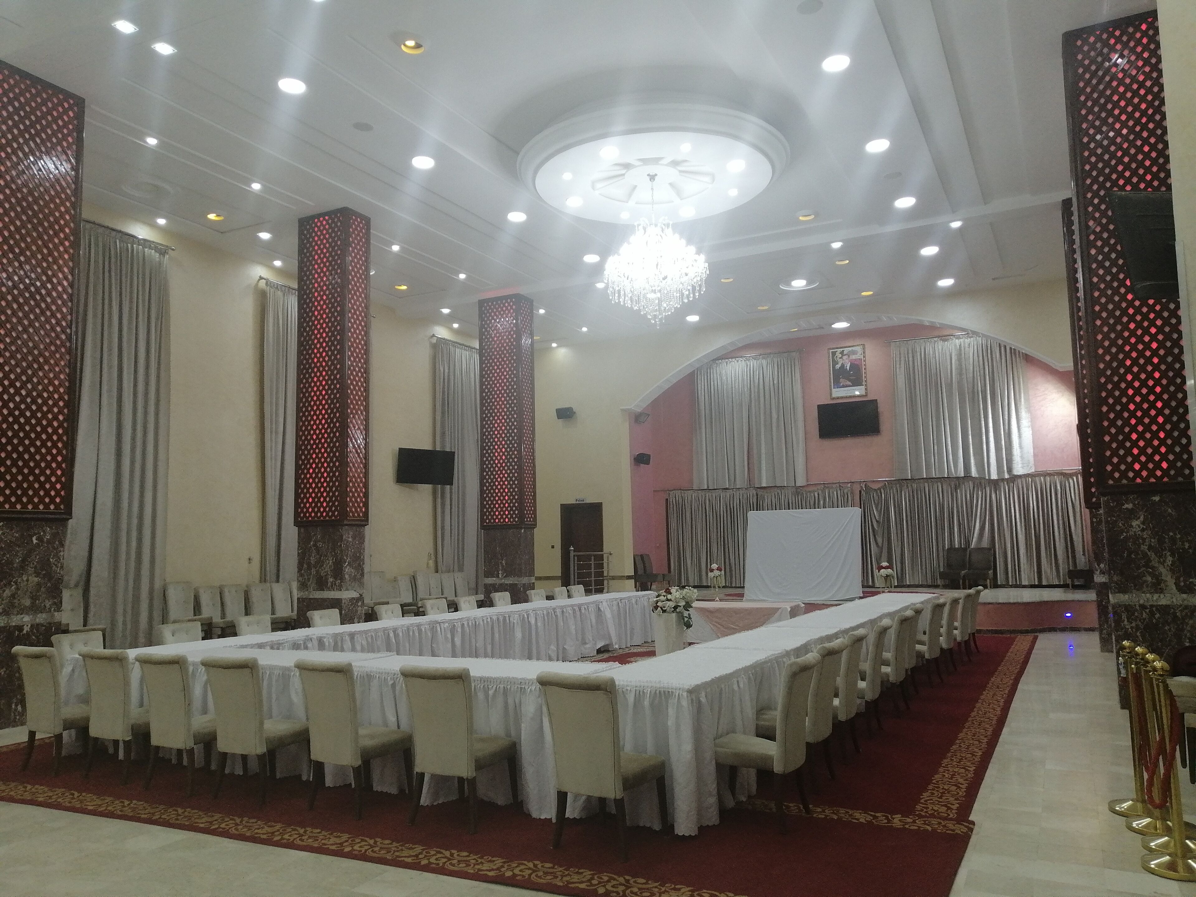 Hotel Oasis Palace