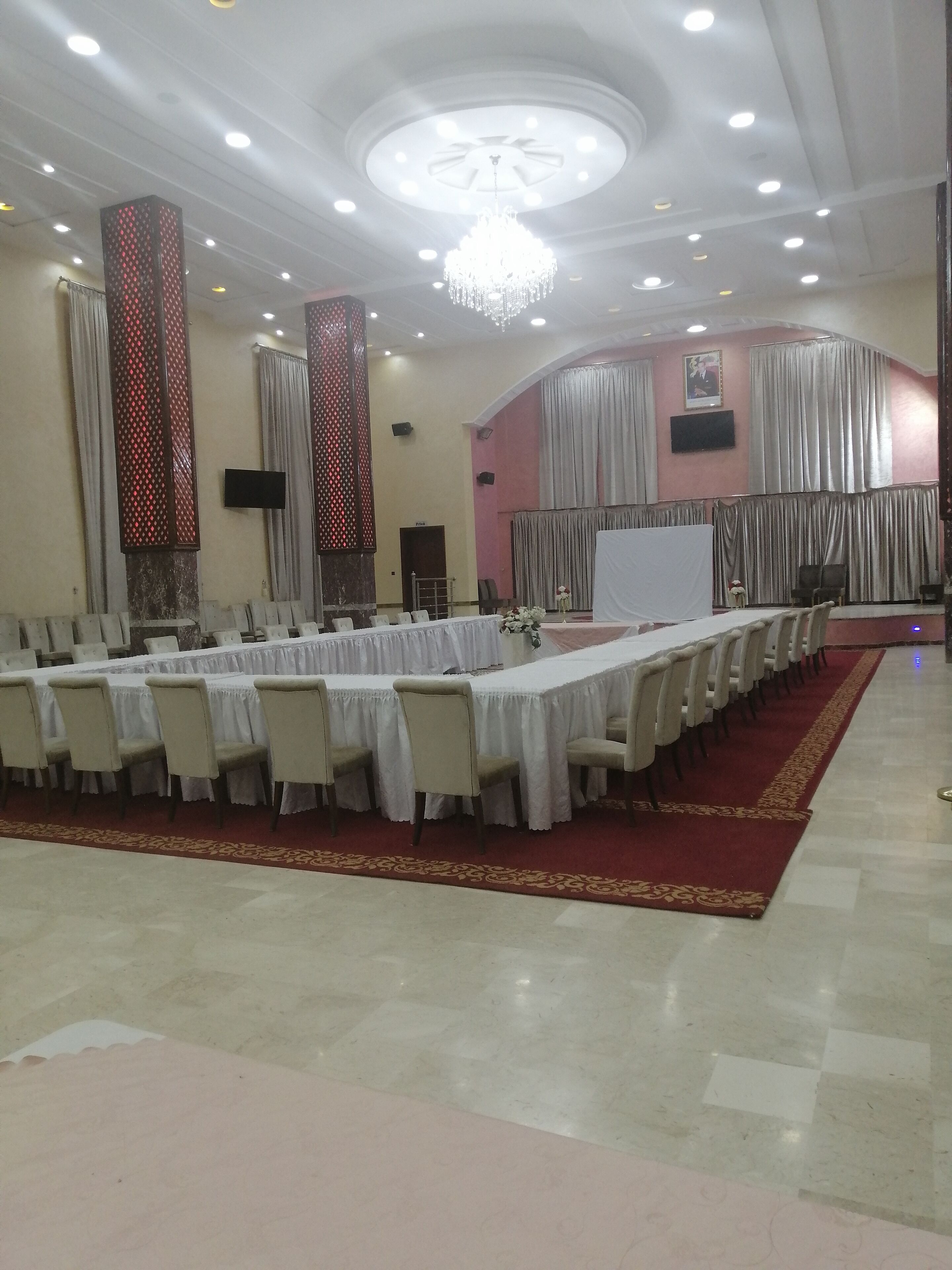 Hotel Oasis Palace