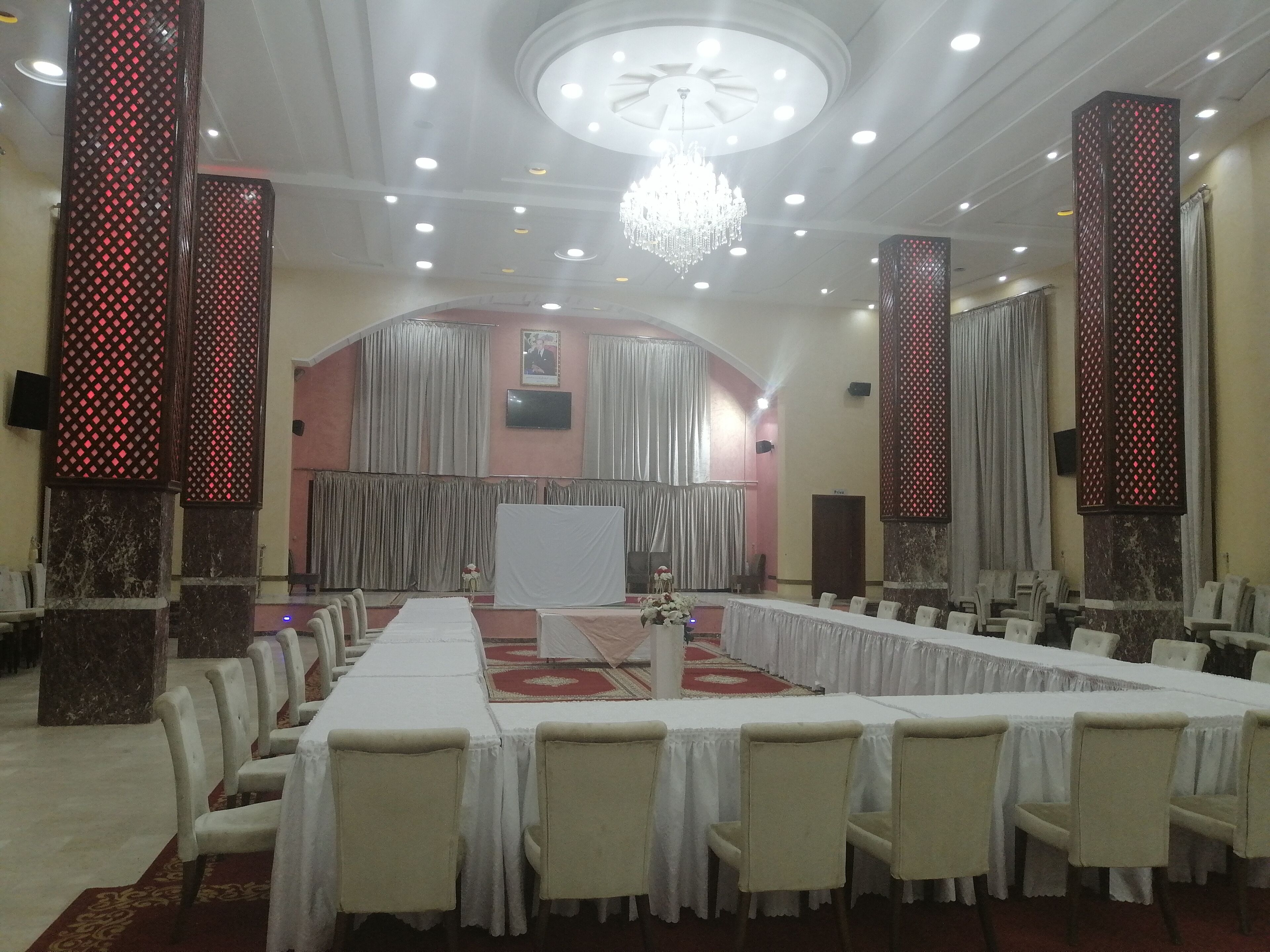Hotel Oasis Palace