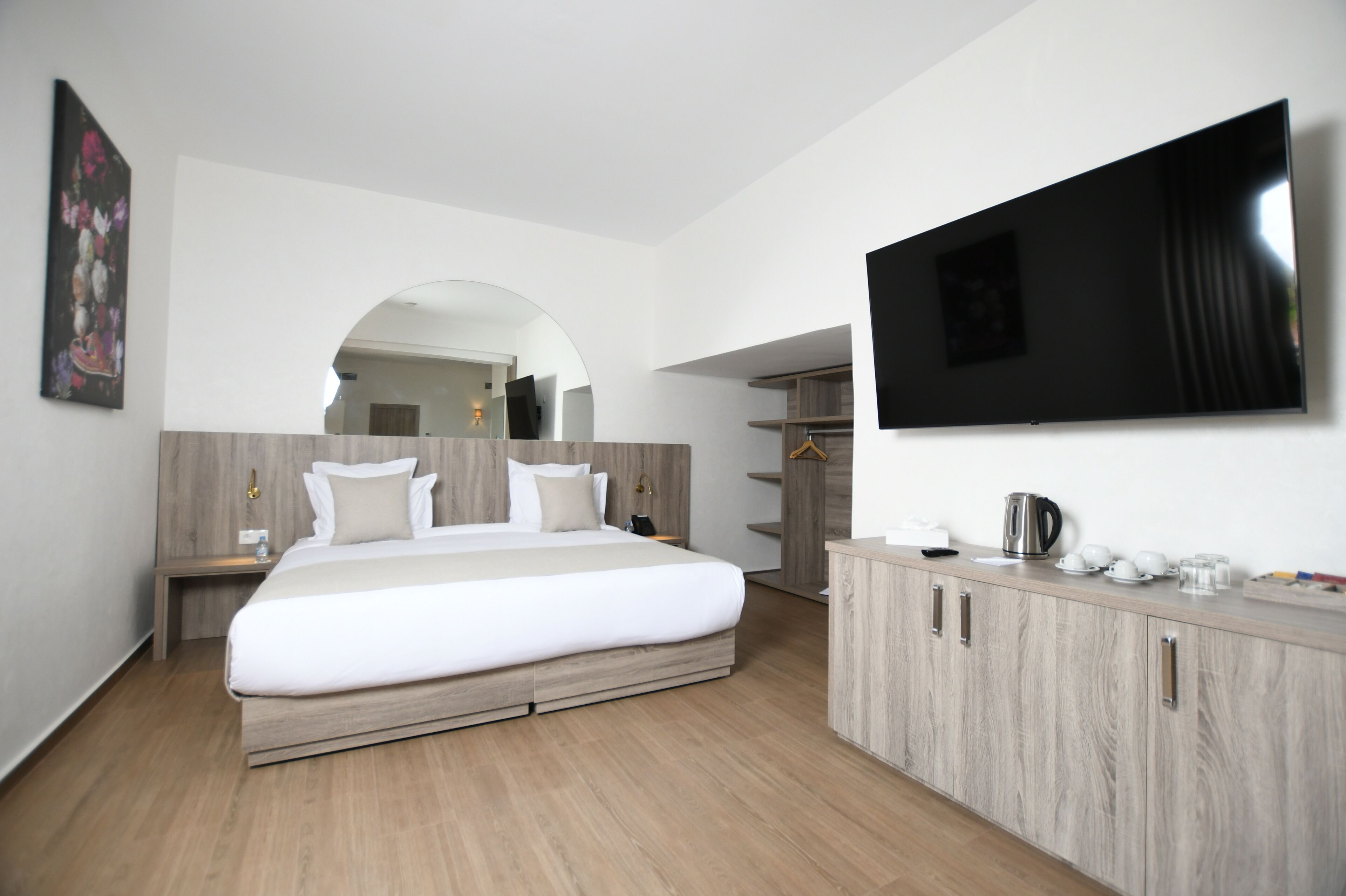 555 Hotel Clubbing Adults Only