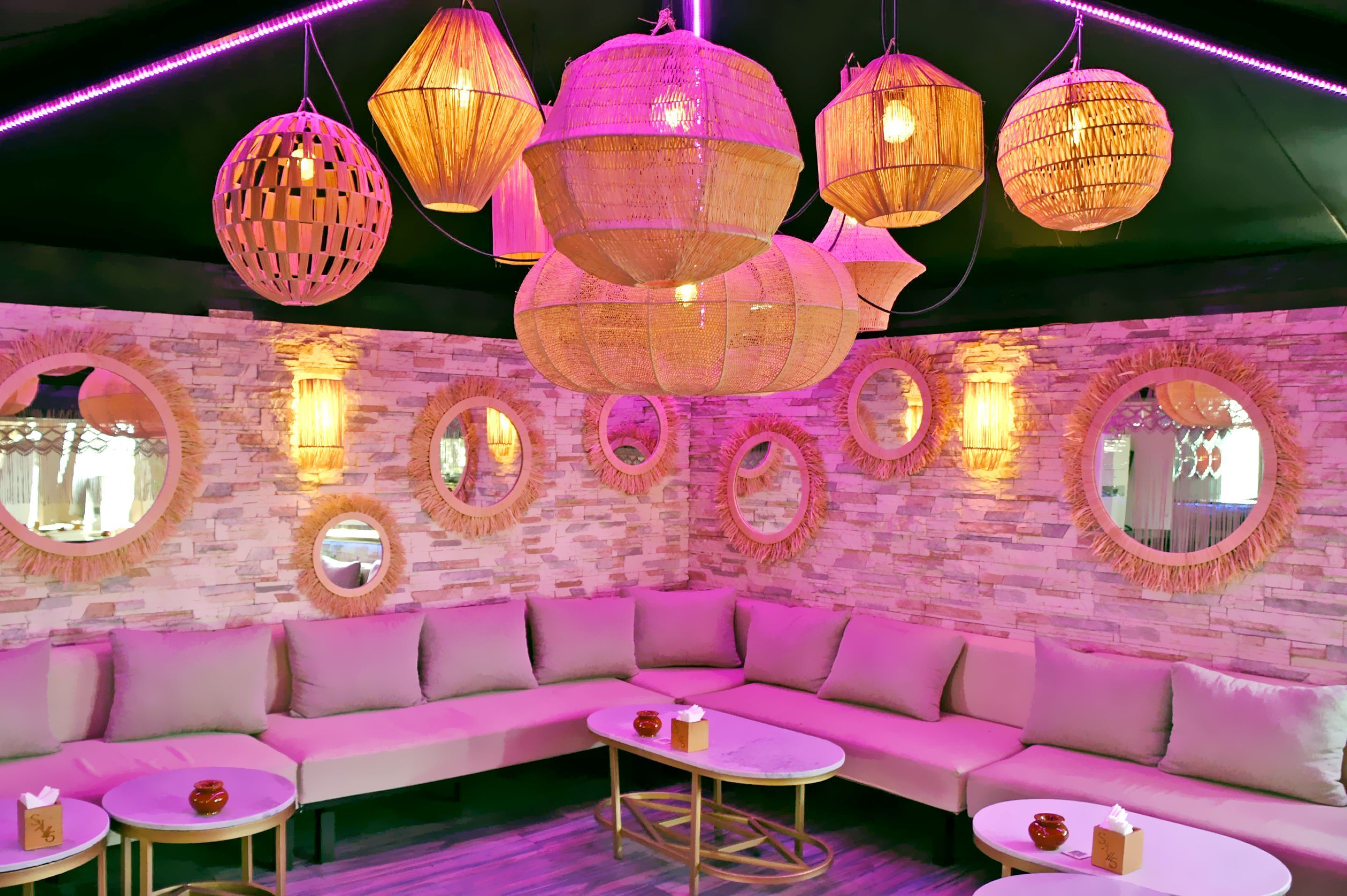555 Hotel Clubbing Adults Only