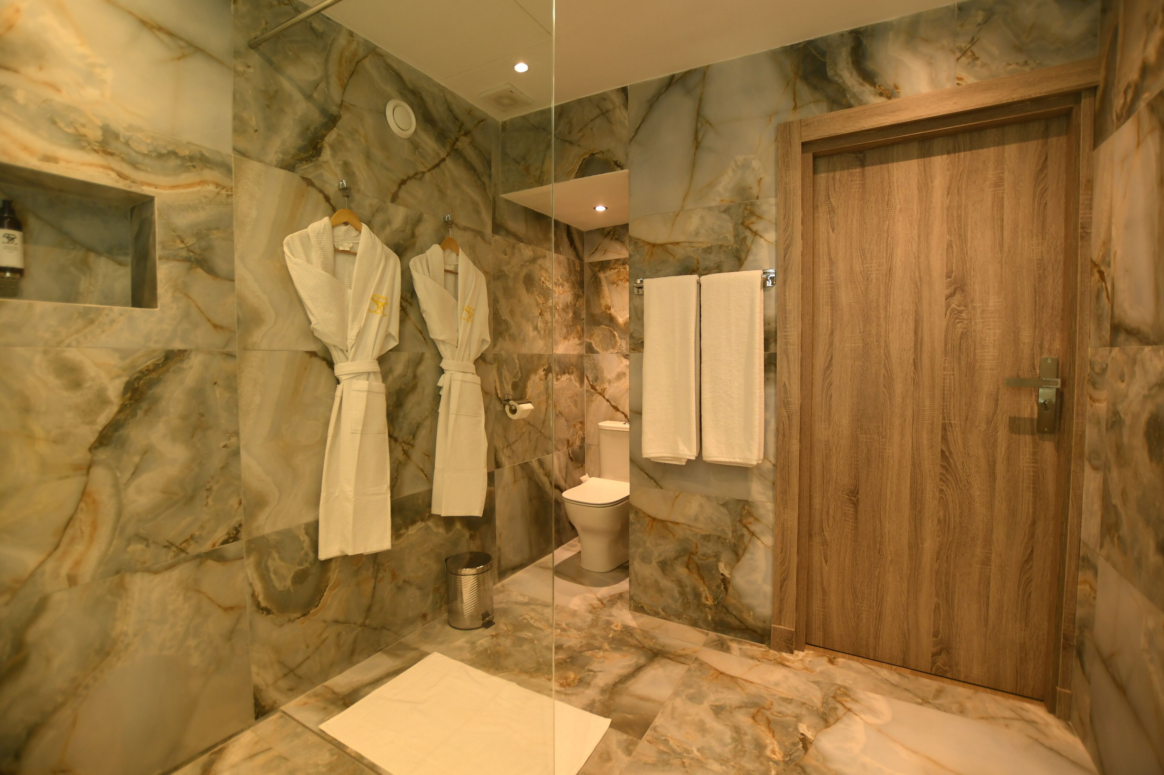 555 Hotel Clubbing Adults Only