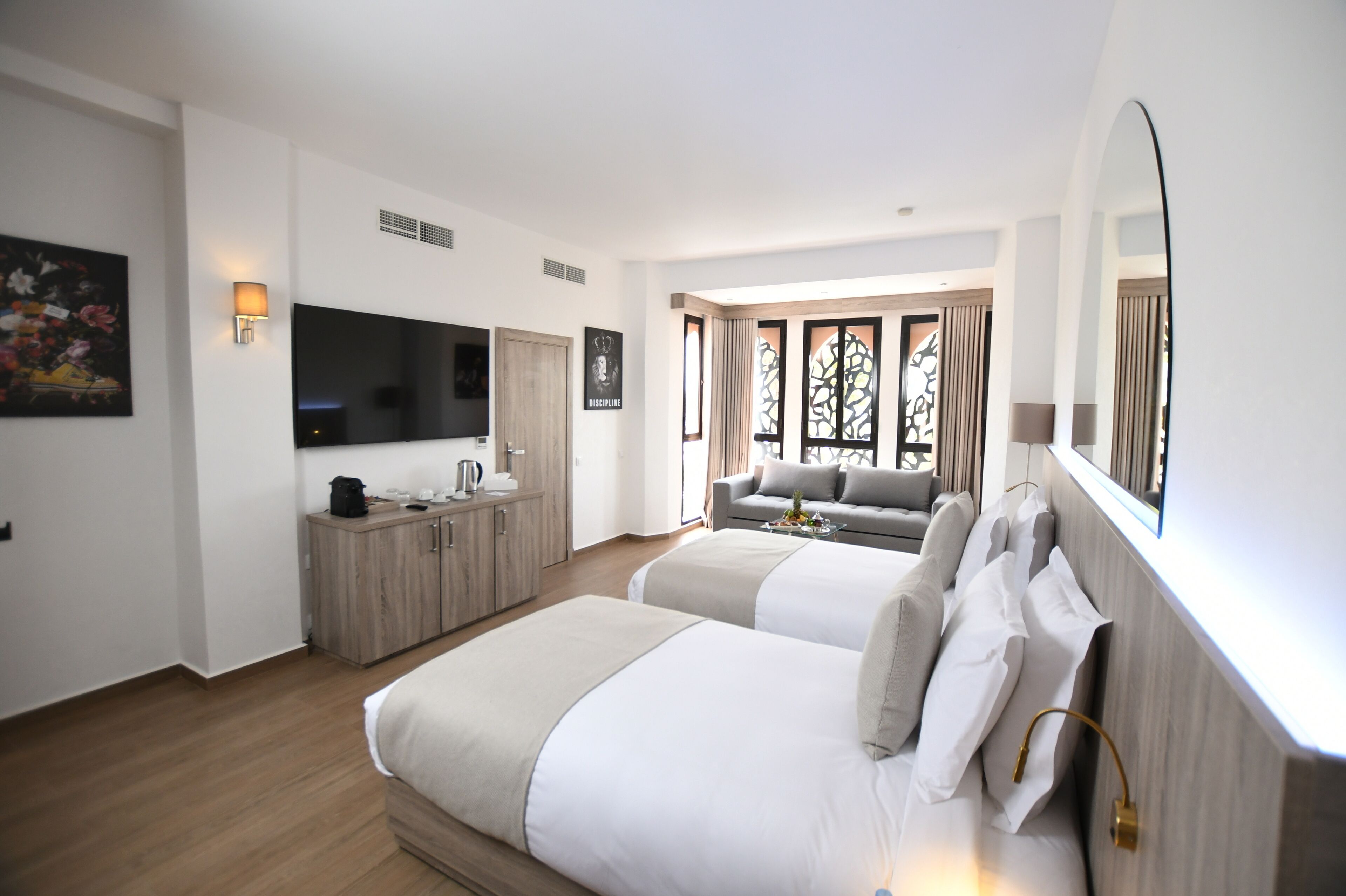 555 Hotel Clubbing Adults Only