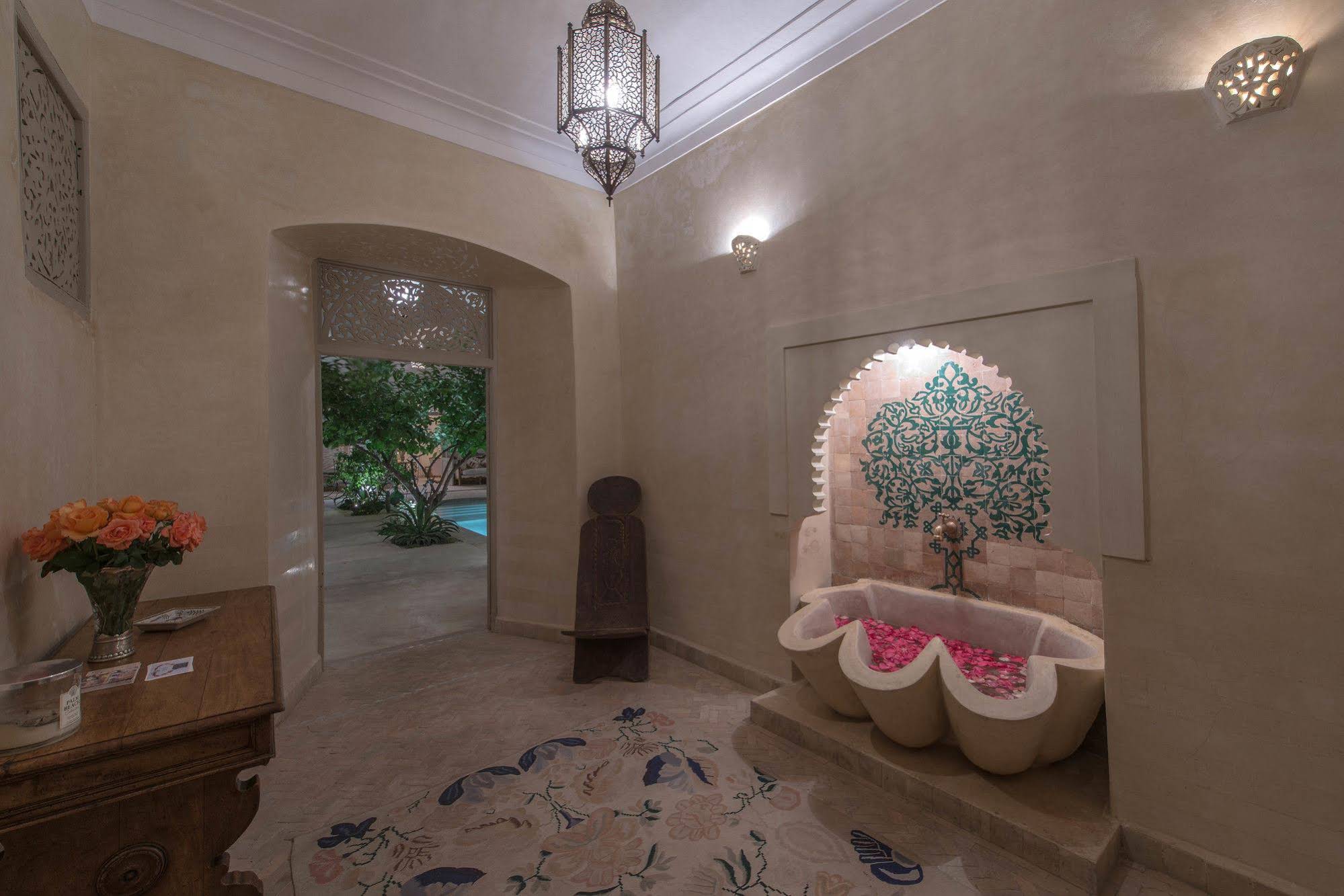 Riad Emberiza Sahari