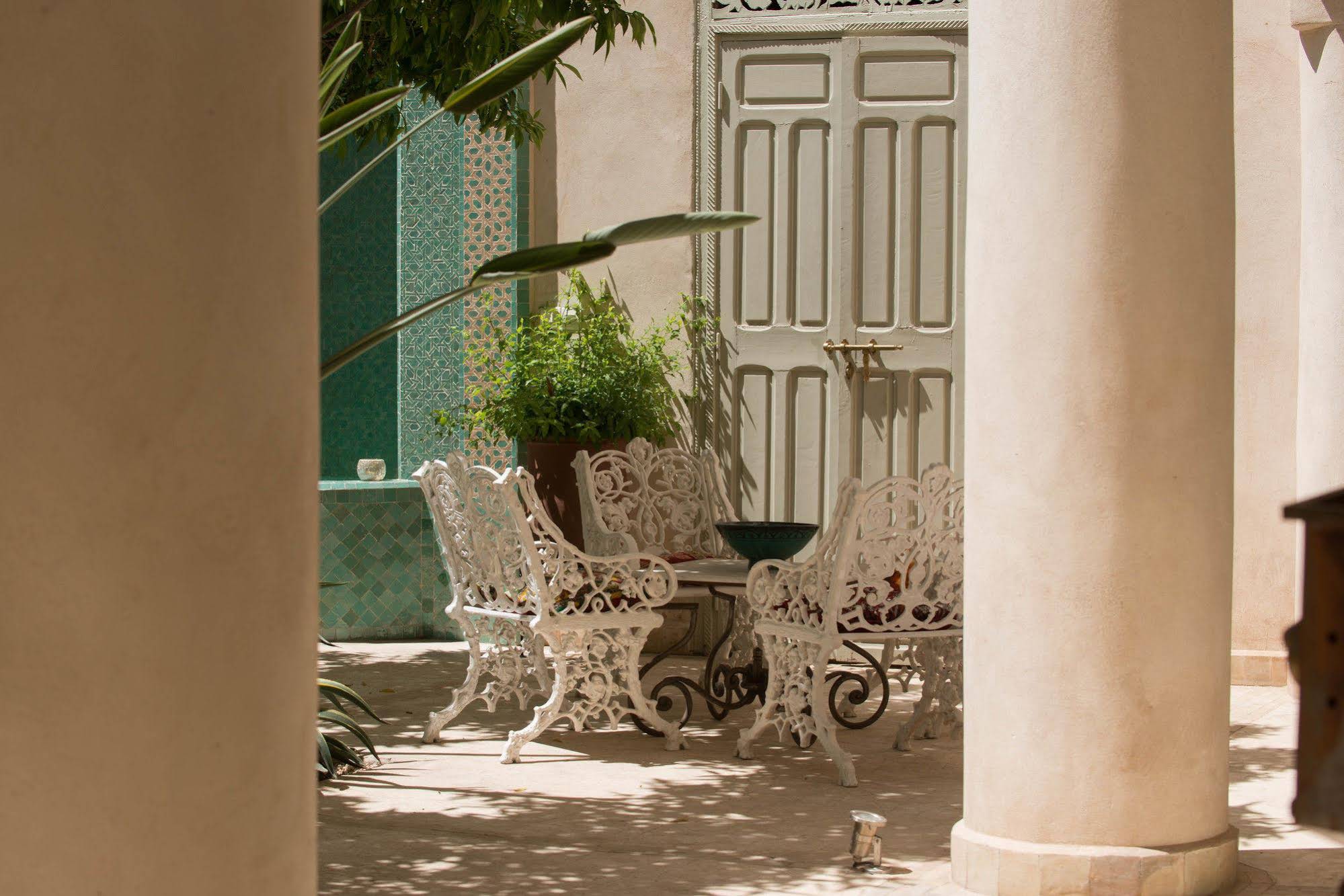 Riad Emberiza Sahari