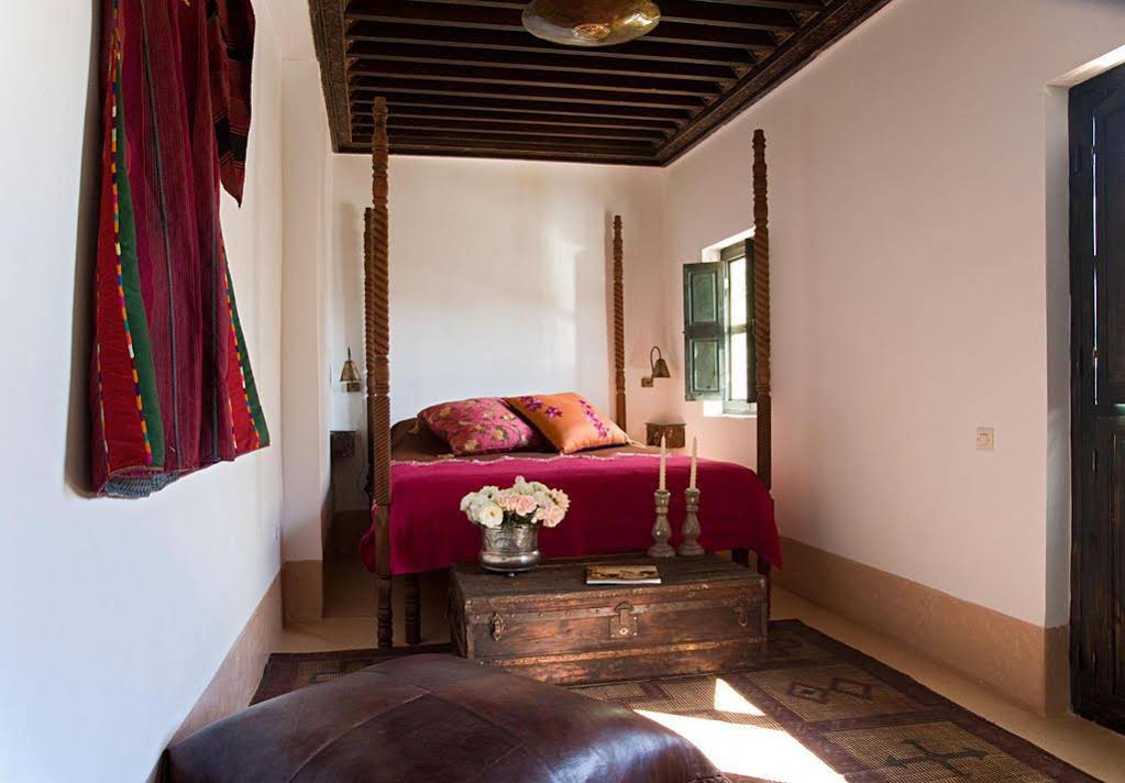 Riad Le J